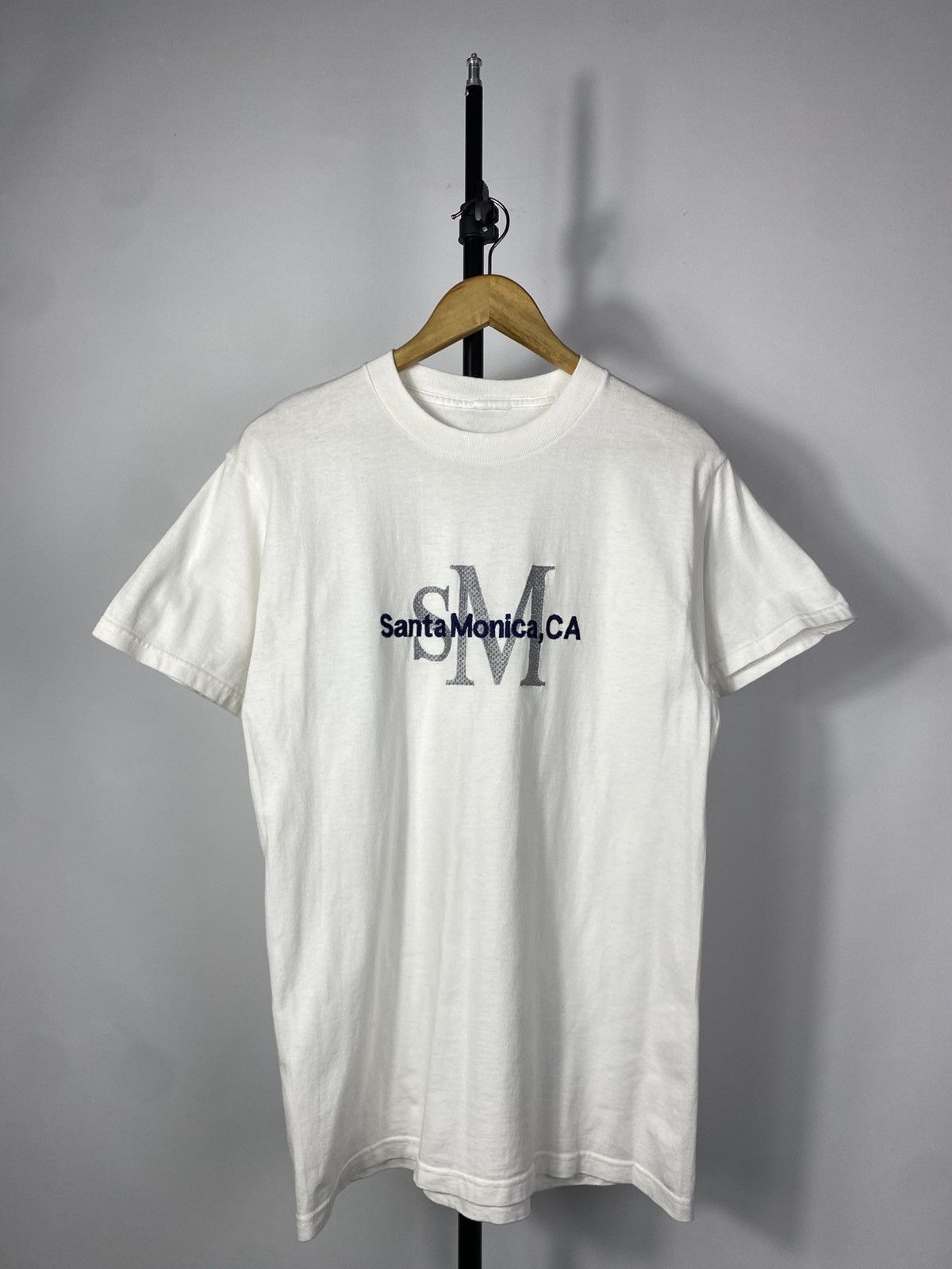 Vintage Vintage 90s Big Logo Santa Monica, CA USA Tee Shirt Size US S / EU 44-46 / 1 - 1 Thumbnail