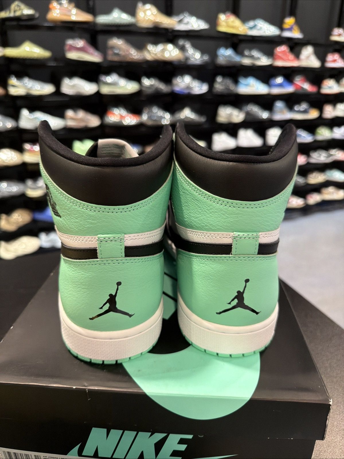 Jordan Brand Jordan 1 high size 13 green glow brand new quick shipp Size US 13 / EU 46 - 10 Thumbnail