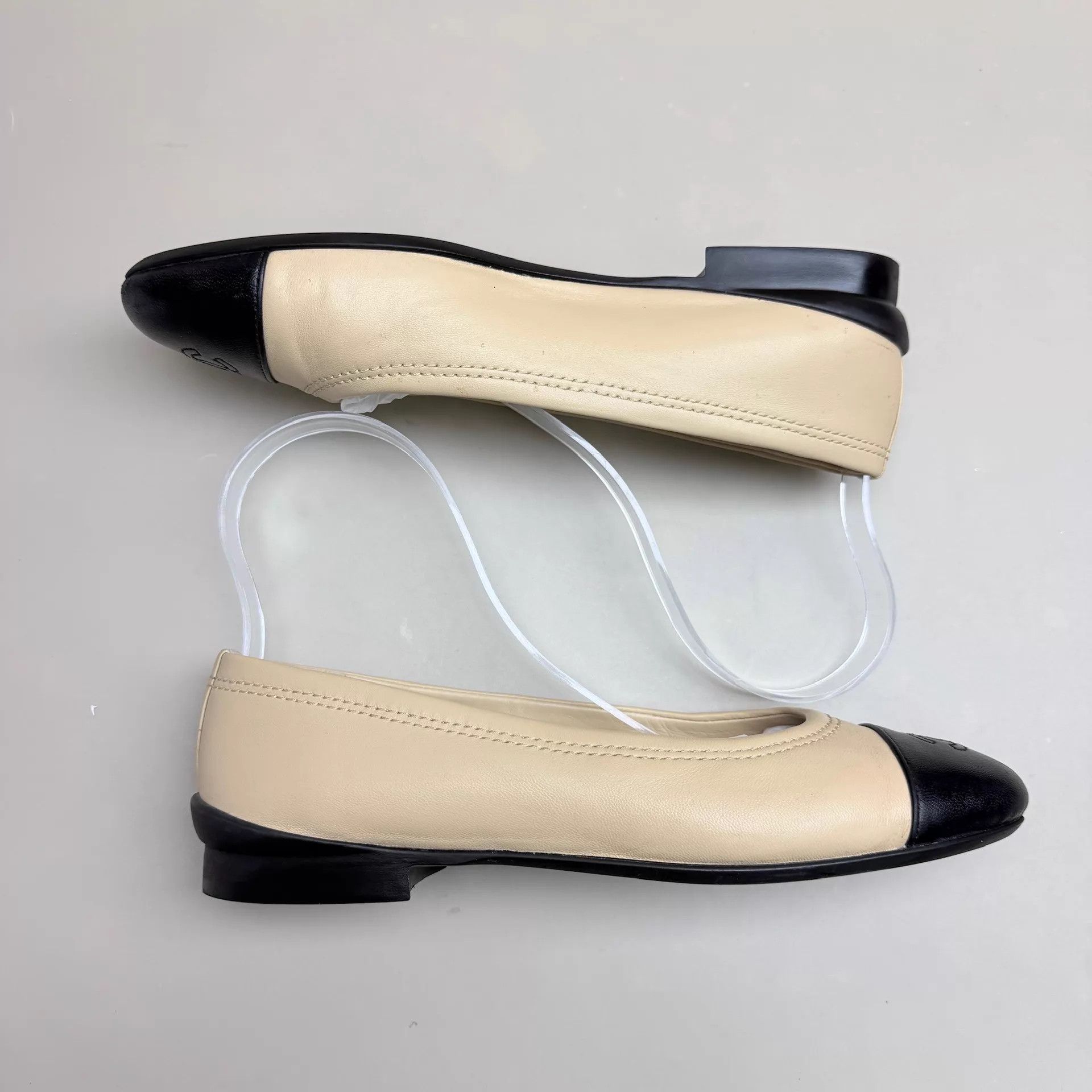Chanel CHANEL CC Milk Tea Low Heel Pumps 39EU Mint Size US 8.5 / IT 38.5 - 4 Thumbnail