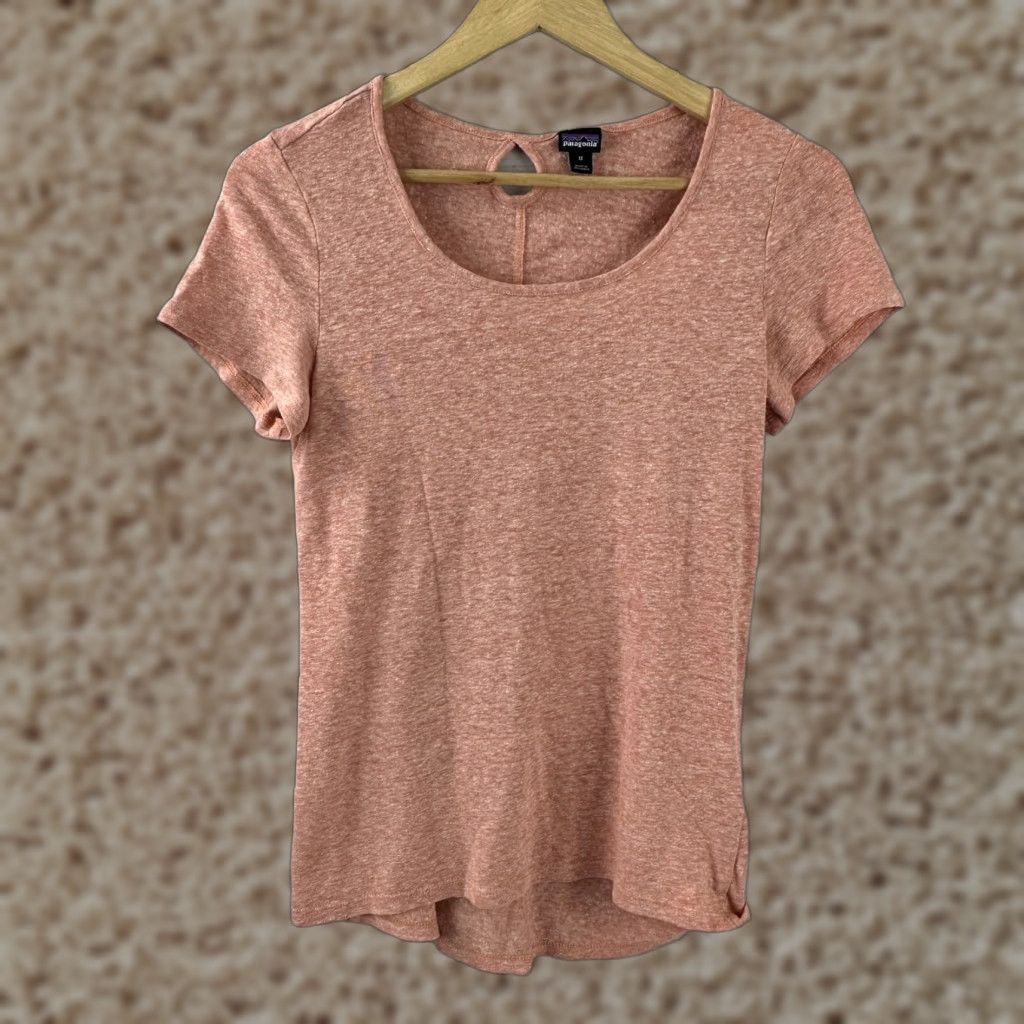 Patagonia Patagonia Womens Short Sleeve Size Medium Orange Peach Lightweight Size 32" / US 10 / IT 46 - 1 Thumbnail