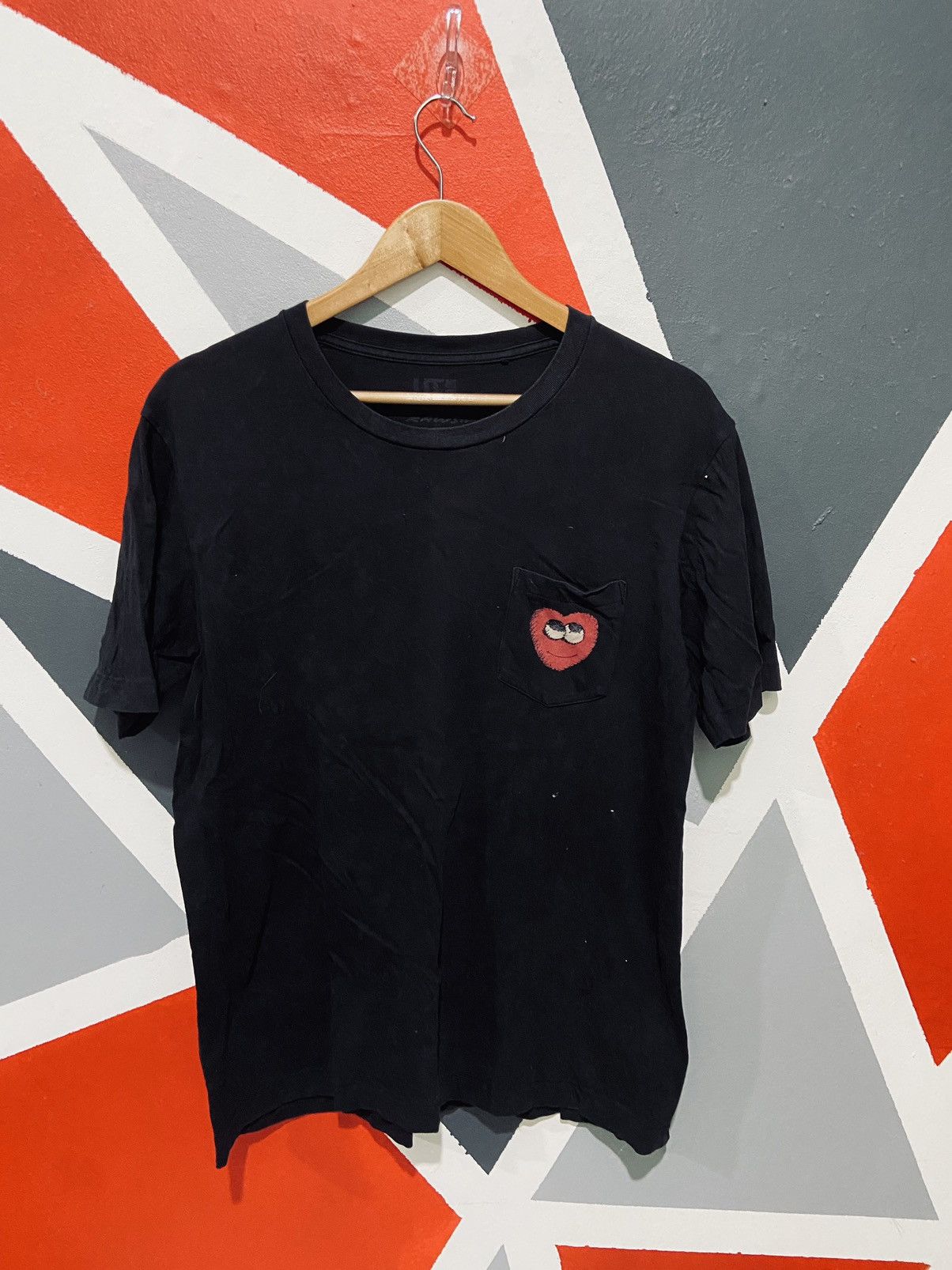 Kaws × Uniqlo Kaws X Uniqlo Short Sleeve Tee Size US L / EU 52-54 / 3 - 1 Thumbnail