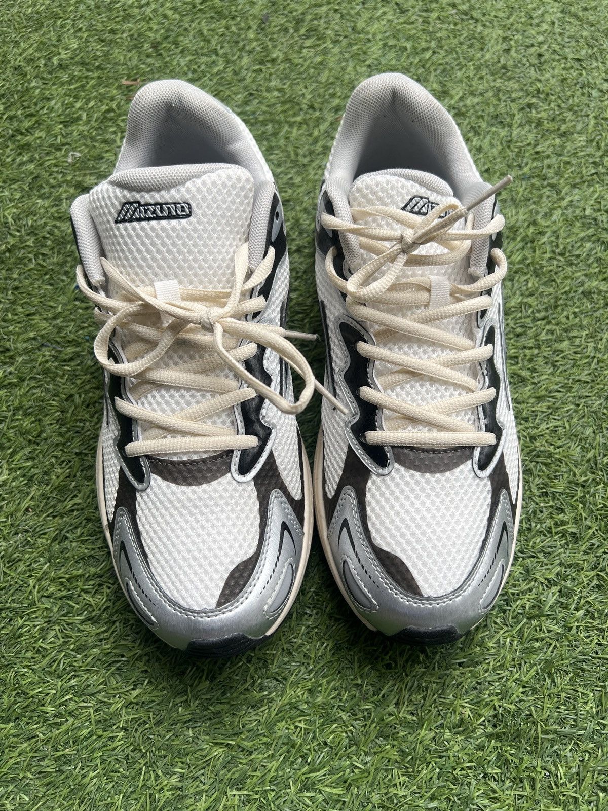 Mizuno 💥Mizuno Racer S Silver Black Size US 10.5 / EU 43-44 - 4 Thumbnail