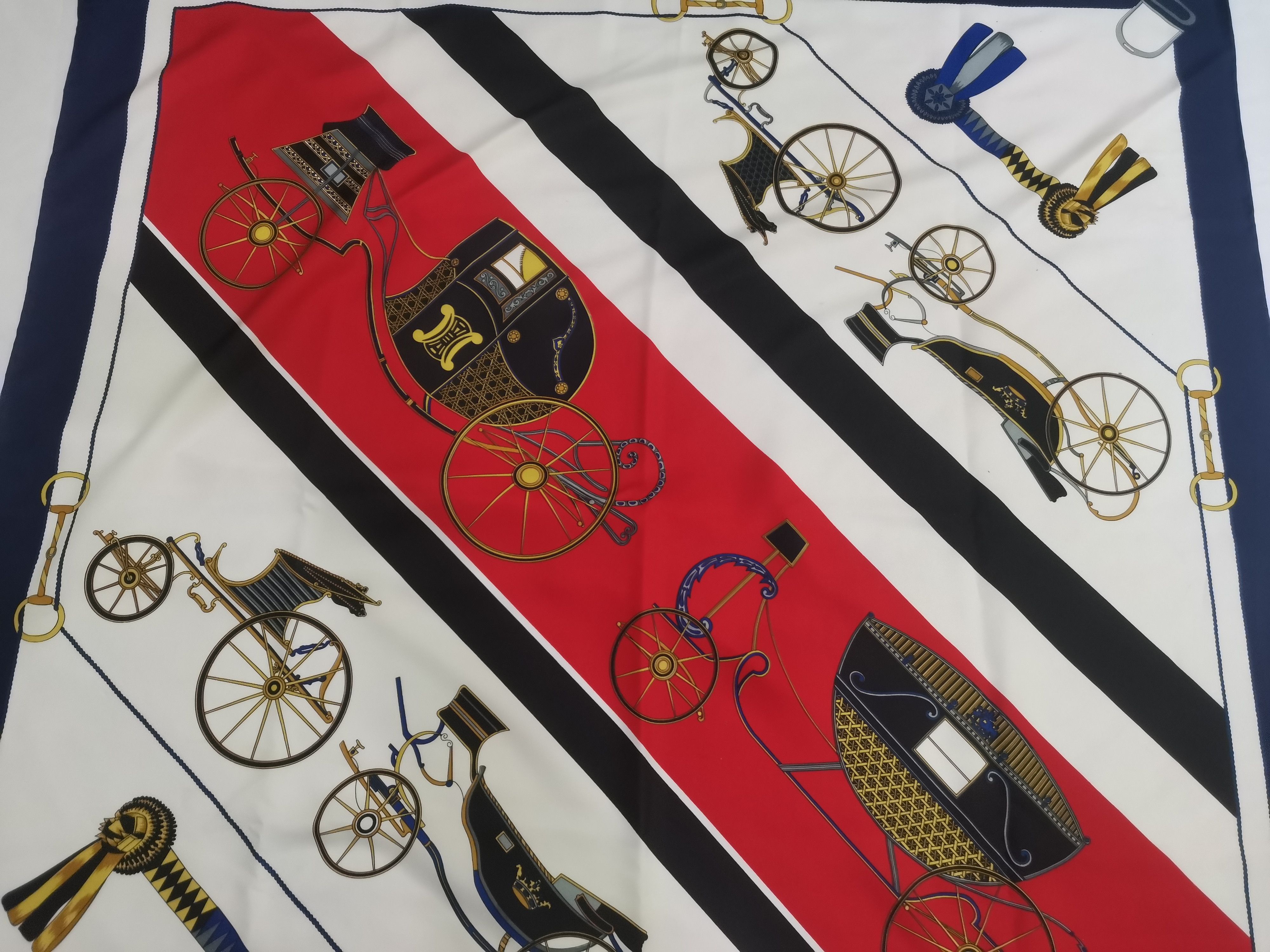 Hermes × Vintage Rare vintage Hermes scarves luxury design Size ONE SIZE - 6 Thumbnail