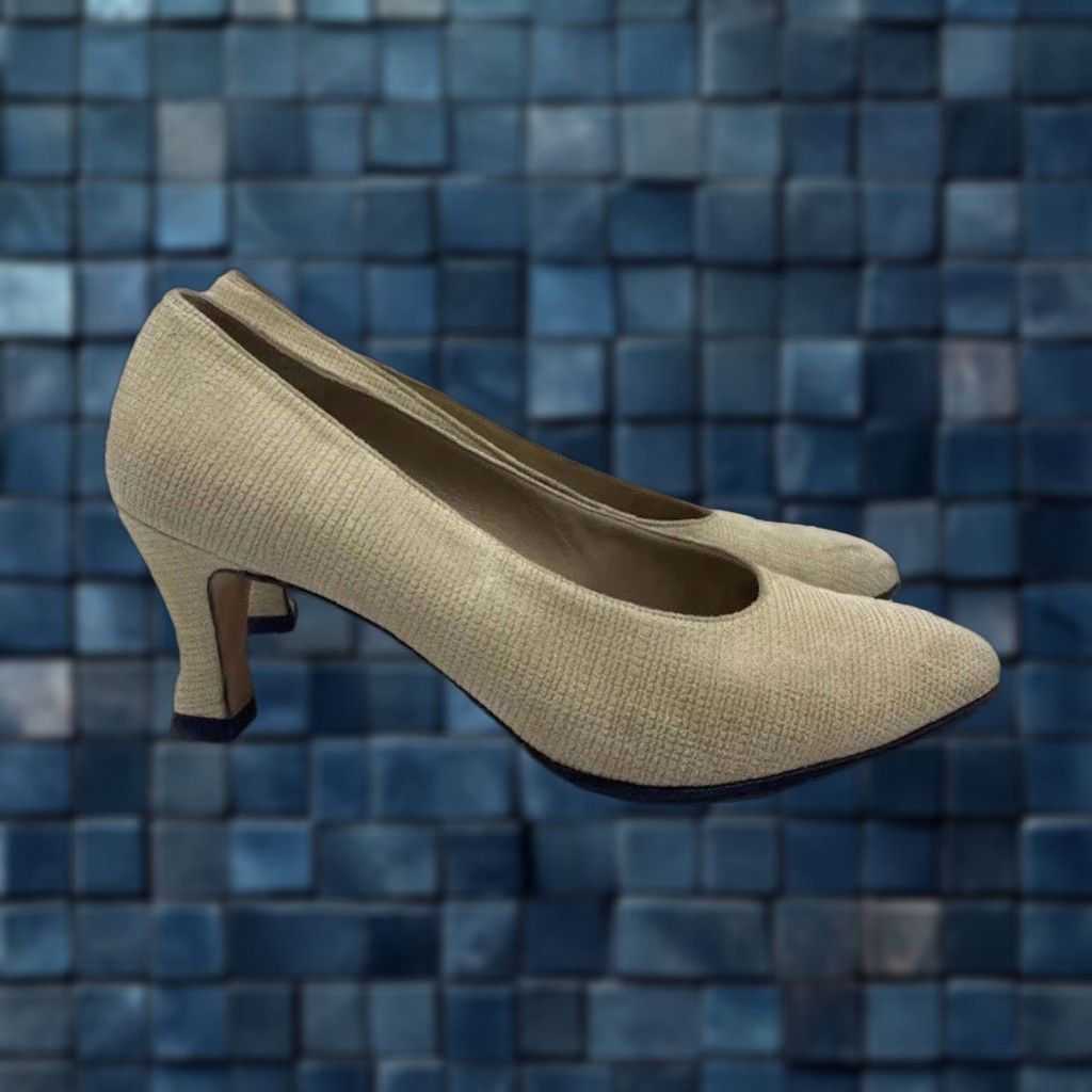 Salvatore Ferragamo Women’s Salvatore Ferragamo Pumps Beige Suede Heels Made In Italy Size 8 Womens Pumps Beige Suede Italy 8 Size US 8 / IT 38 - 1 Thumbnail