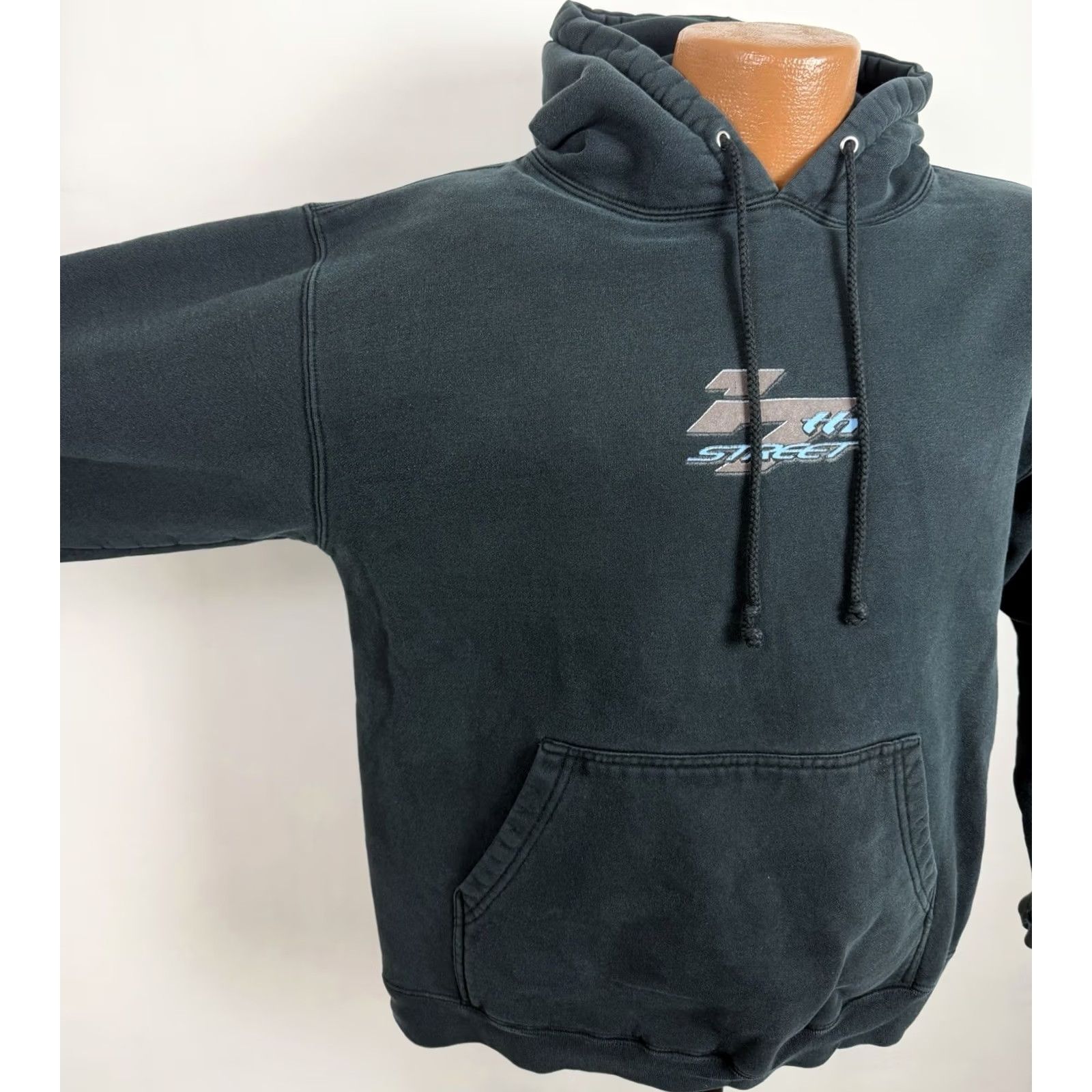 Vintage VINTAGE 17th Street Surf Shop Hoodie Mens Small Black 90s Beach Grunge Retro Skater Pullover Hoodie Mens Small Black 90s Beach Grunge Retro Skater Size US S / EU 44-46 / 1 - 5 Thumbnail