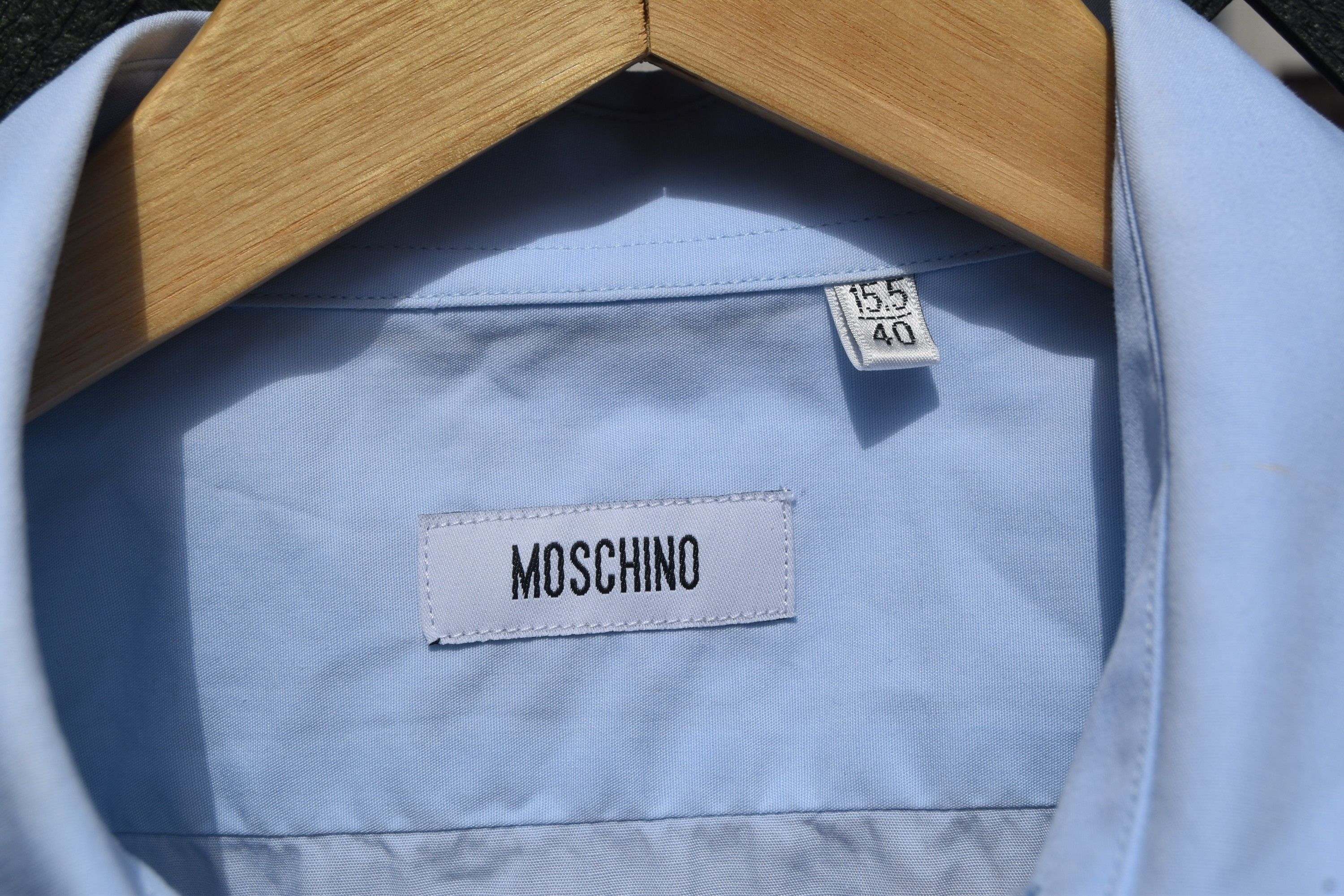 Moschino Moschino heart embroidered logo light blue poplin shirt Size US M / EU 48-50 / 2 - 4 Thumbnail