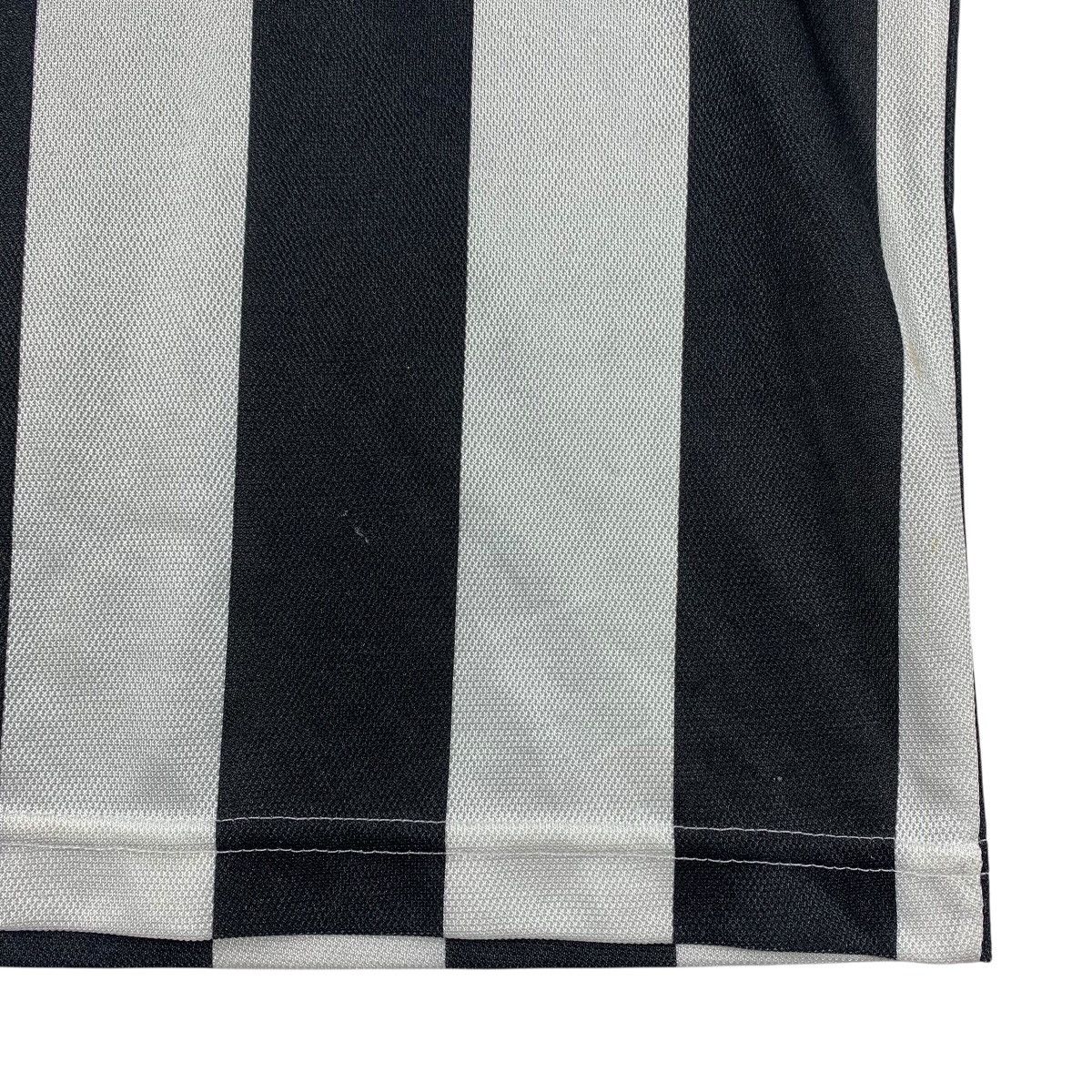 Kappa × Vintage Vintage 90s JUVENTUS HOME kappa jersey 96-97 seasons Size US L / EU 52-54 / 3 - 8 Thumbnail