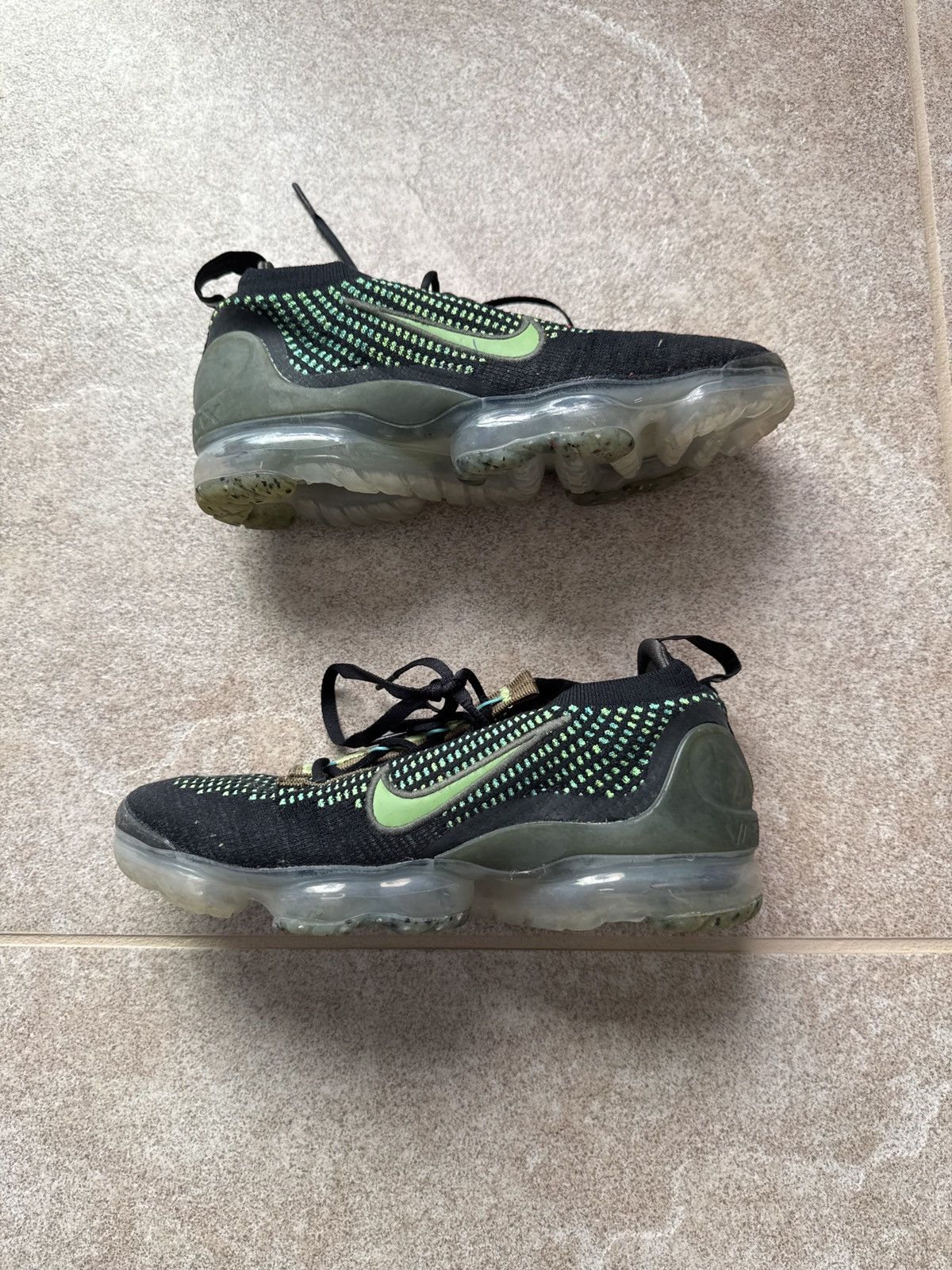Nike Nike Vapor Maxes Size 6Y Boys Size US 6 / EU 39 - 2 Thumbnail
