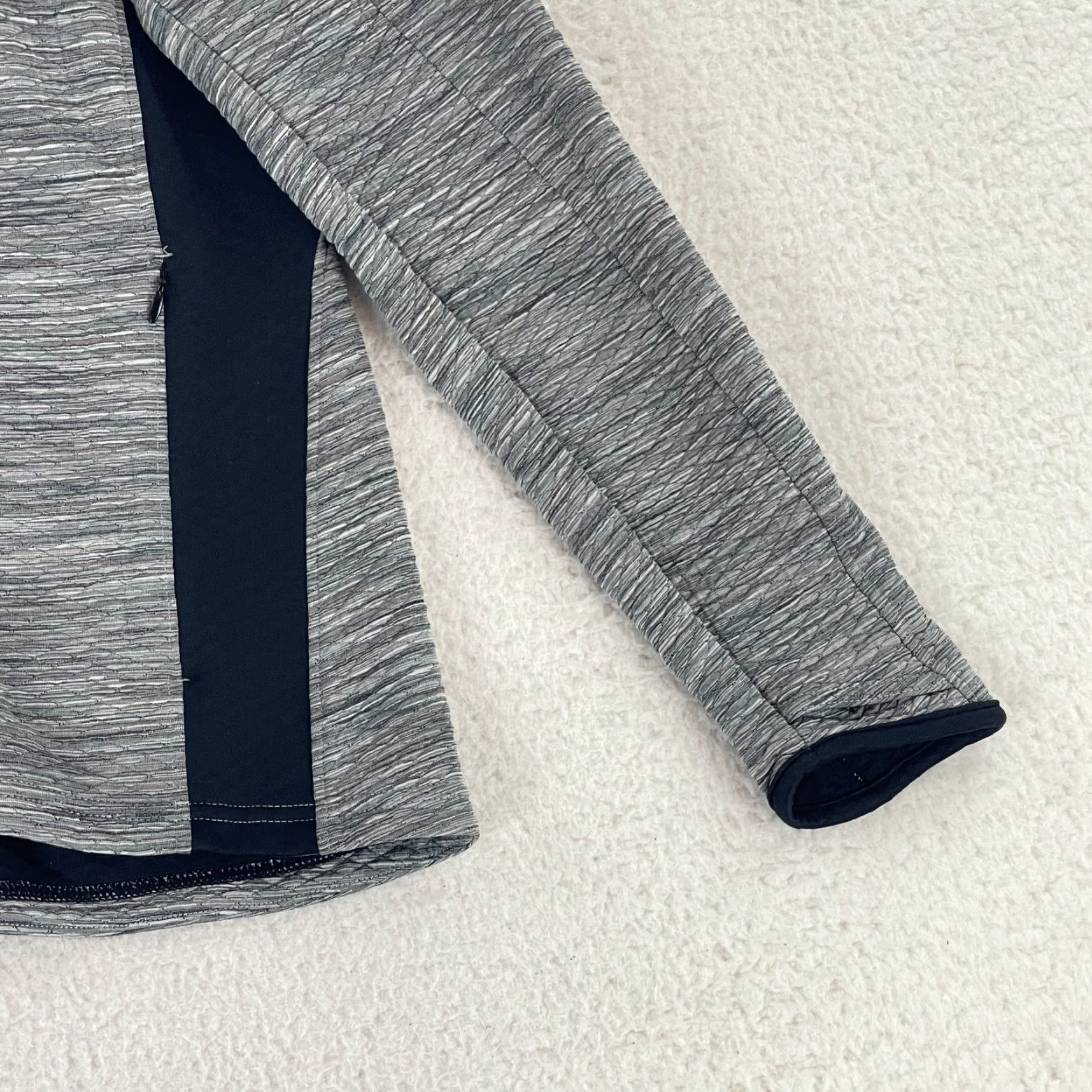 Athleta Athleta Snowscape Quilted Hoodie Jacket Womens Large Gray Long Sleeve Zip Up Size L / US 10 / IT 46 - 4 Thumbnail