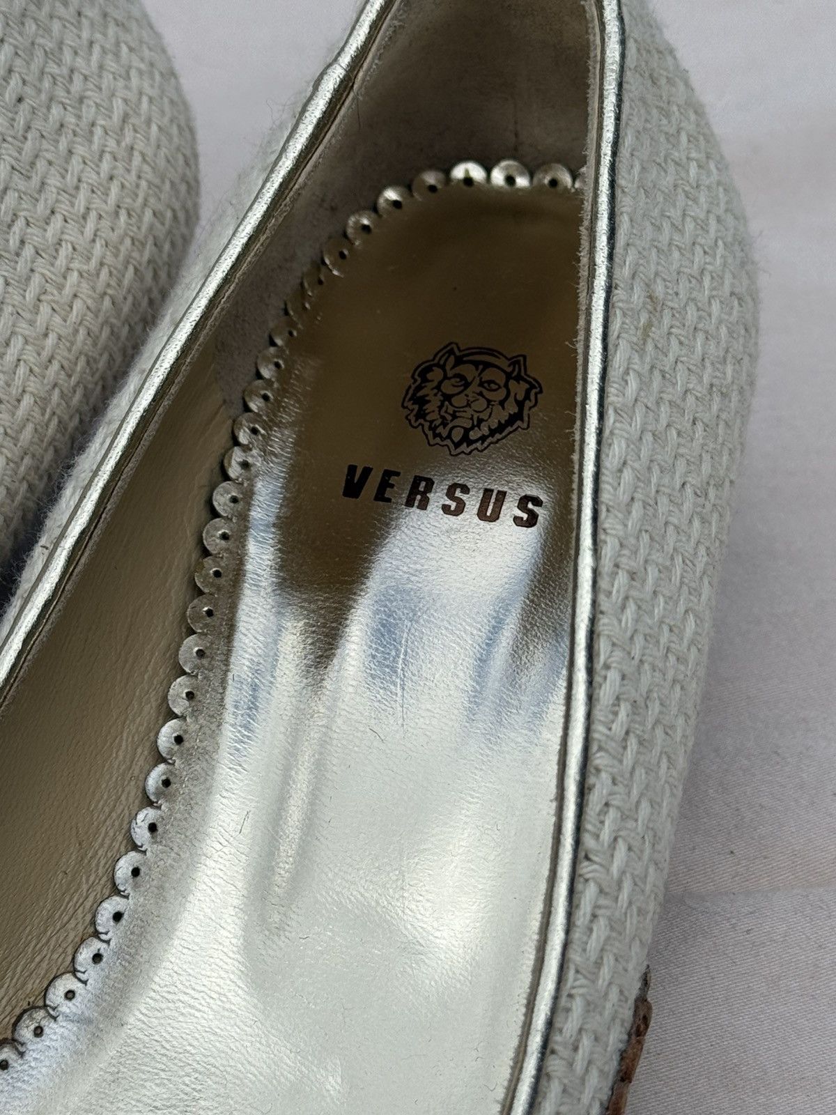 Versace Versus Versace Beige White Knitted Lion Logo Slip-On Flats Size US 9 / IT 39 - 3 Thumbnail