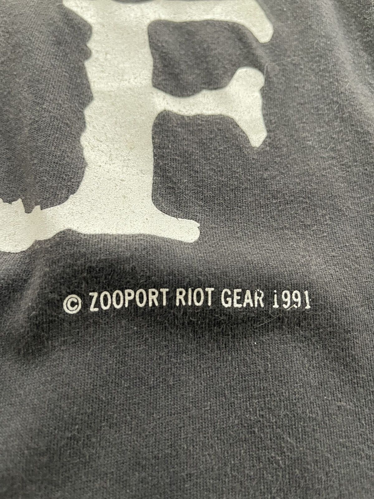Vintage 1991 Vintage Charles Manson Charlie Don’t Surf Zooport Riot Size US L / EU 52-54 / 3 - 7 Thumbnail