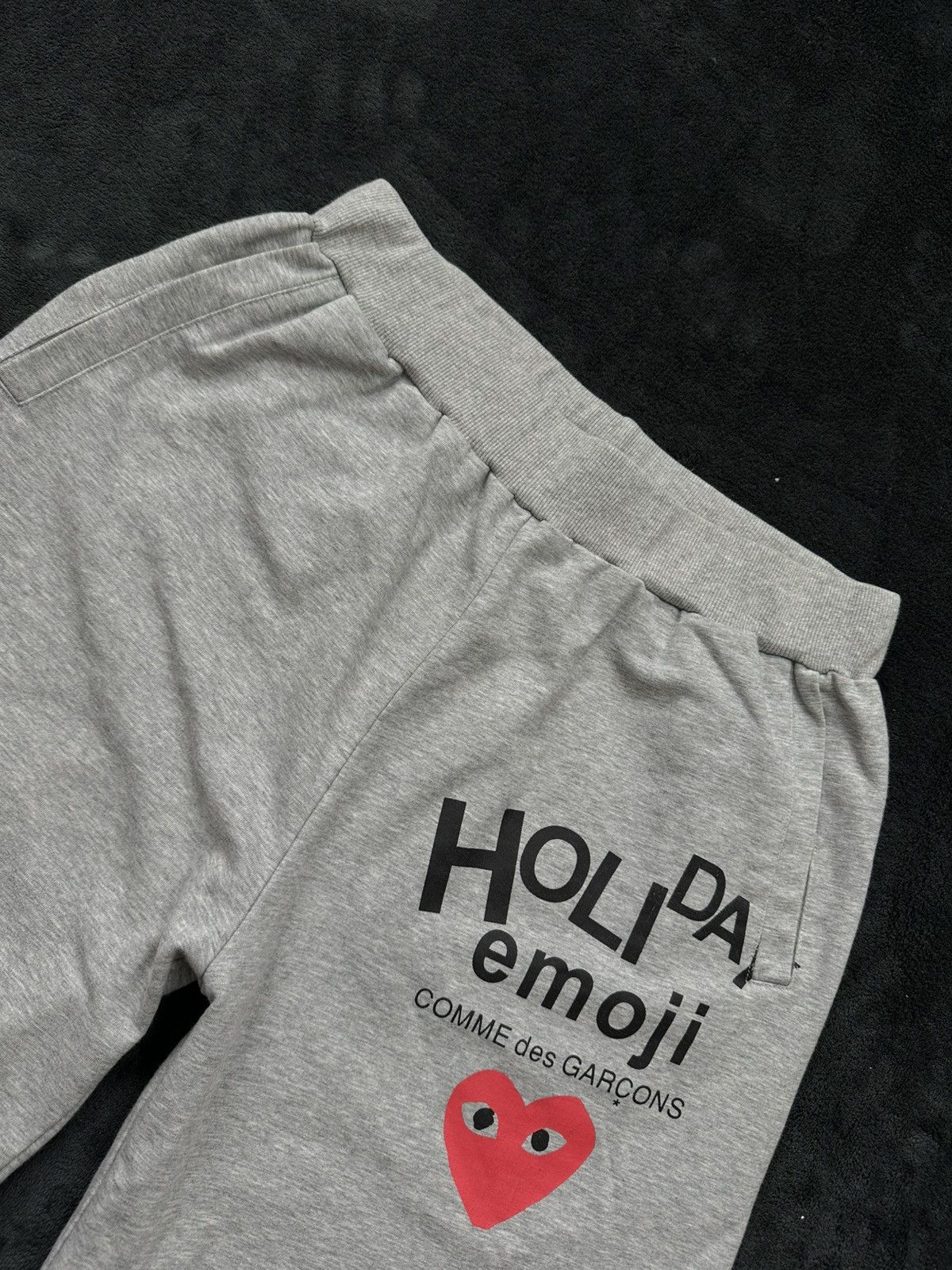 Comme des Garcons play comme des garcons holiday emoji shorts big logo rare Size US 34 / EU 50 - 3 Thumbnail
