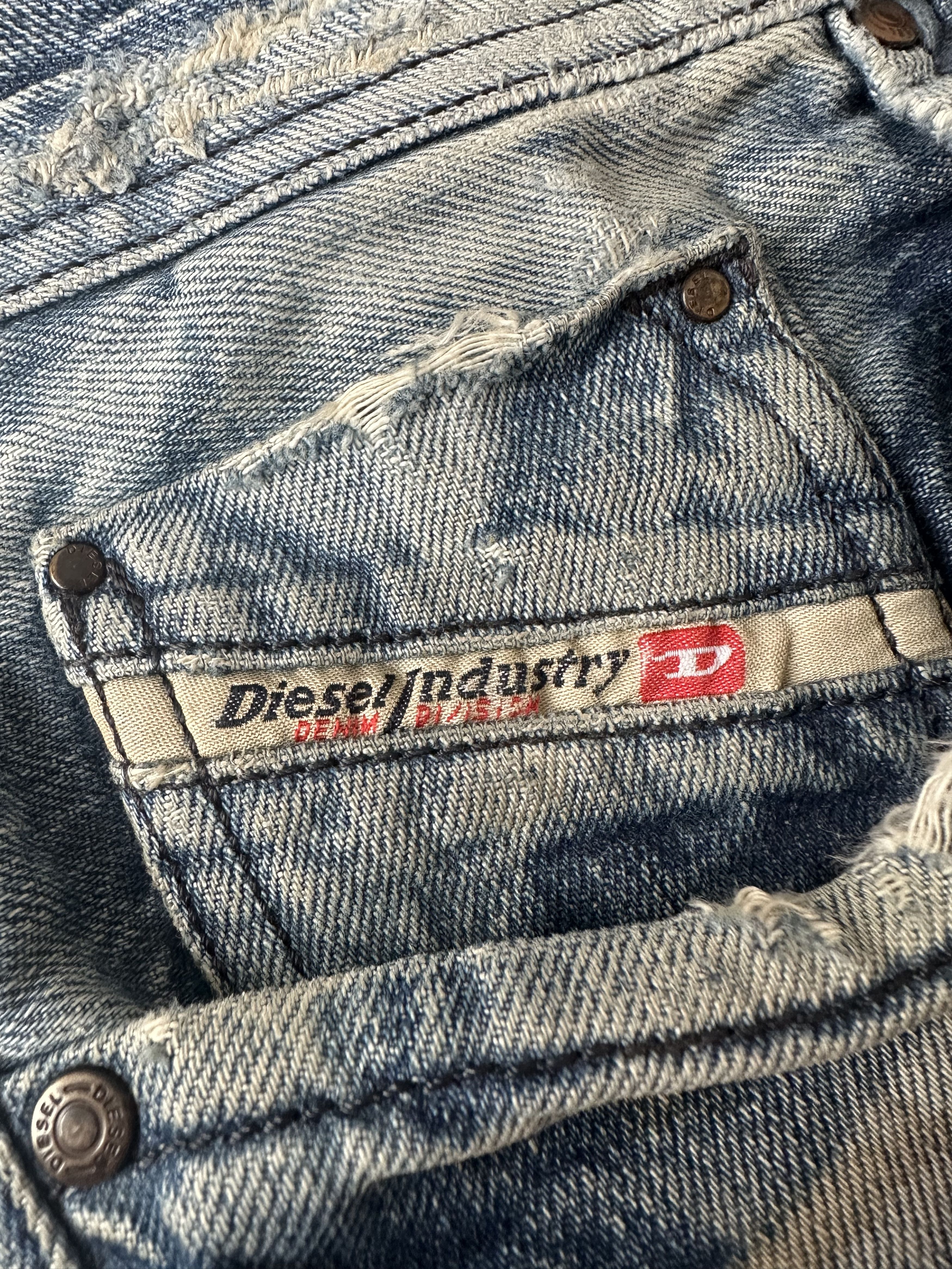 Diesel 90’s Diesel Distressed Paint Splatter Denim Made In Italy Size US 34 / EU 50 - 8 Thumbnail