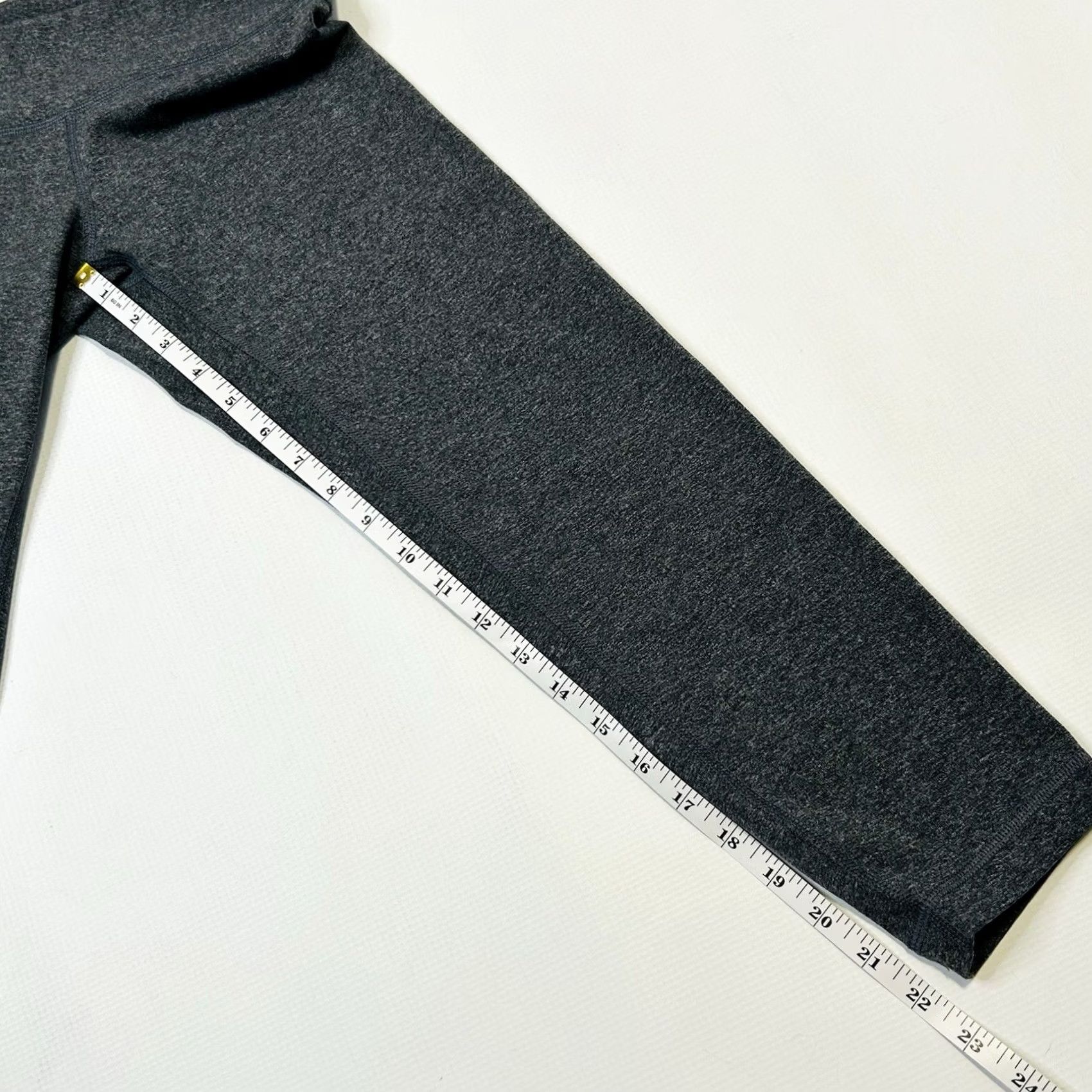 Lululemon VINTAGE Lululemon Crop Tights Heathered Gray Womens Size 6 Activewear Size ONE SIZE - 6 Thumbnail