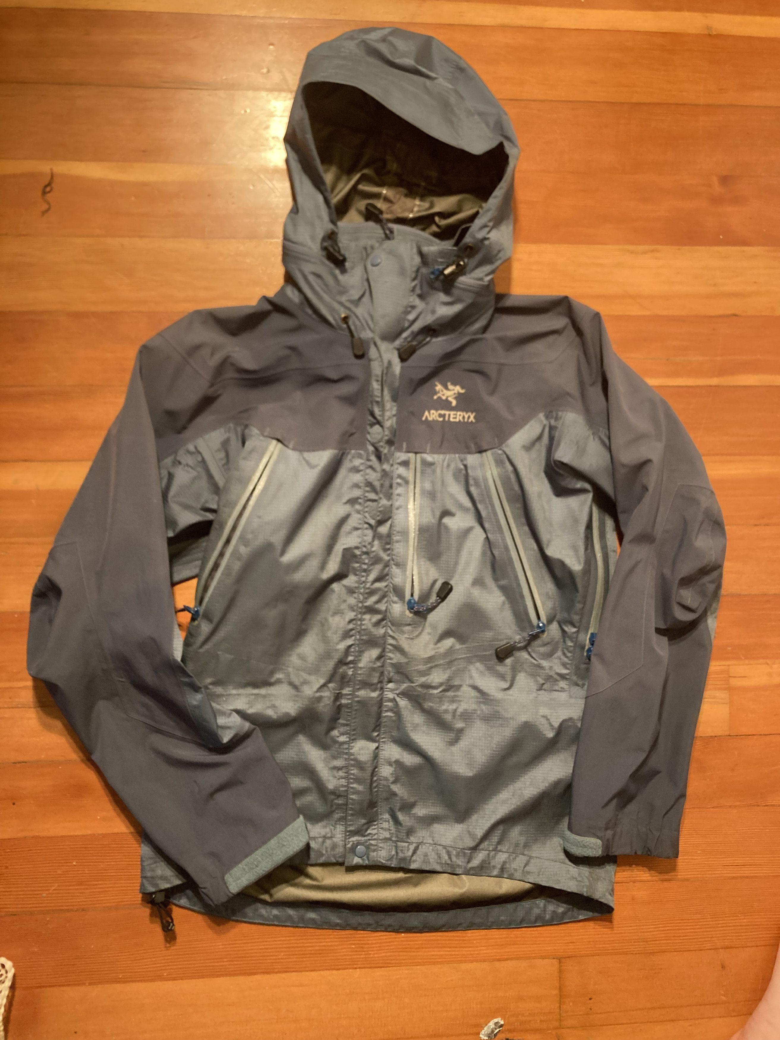 Image of Arcteryx Arc'teryx Theta Gore Tex Coat in Smoke, Men's (Size Small)