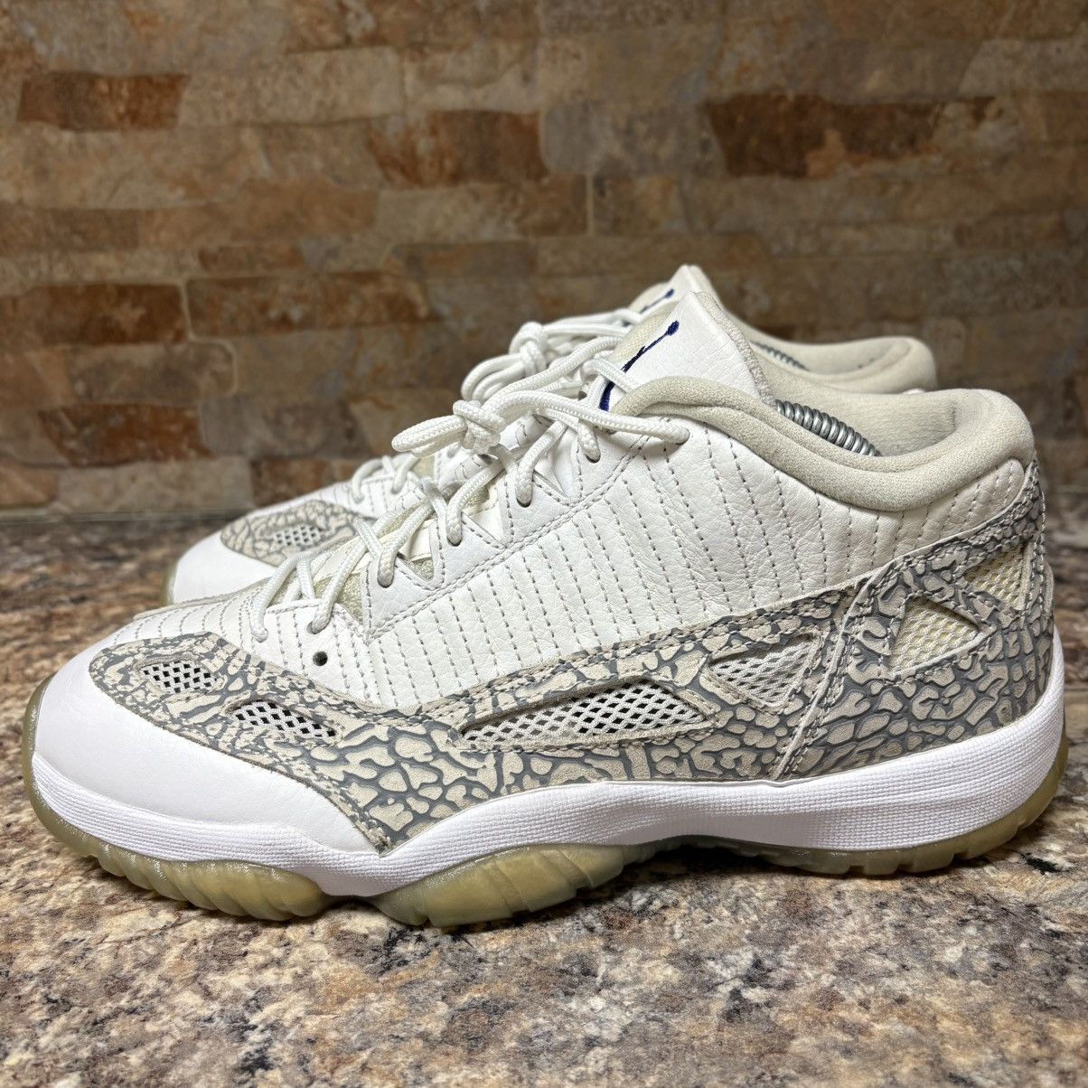 Jordan Brand Air Jordan 11 Low IE Cobalt 2015 Size 8 Size US 8 / EU 41 - 2 Thumbnail