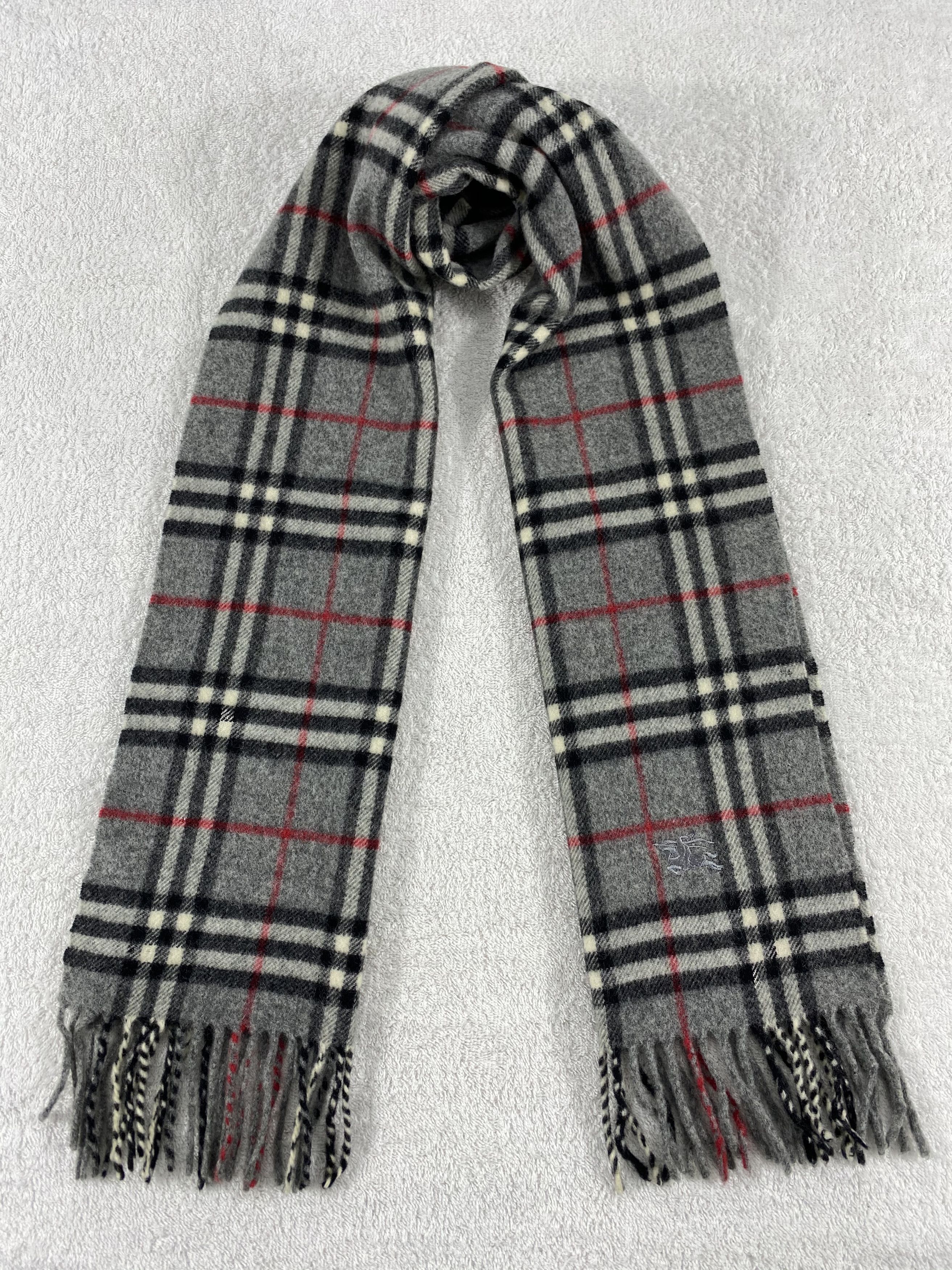 Vintage Burberry Scarf/Muffler/Neckwear MF613