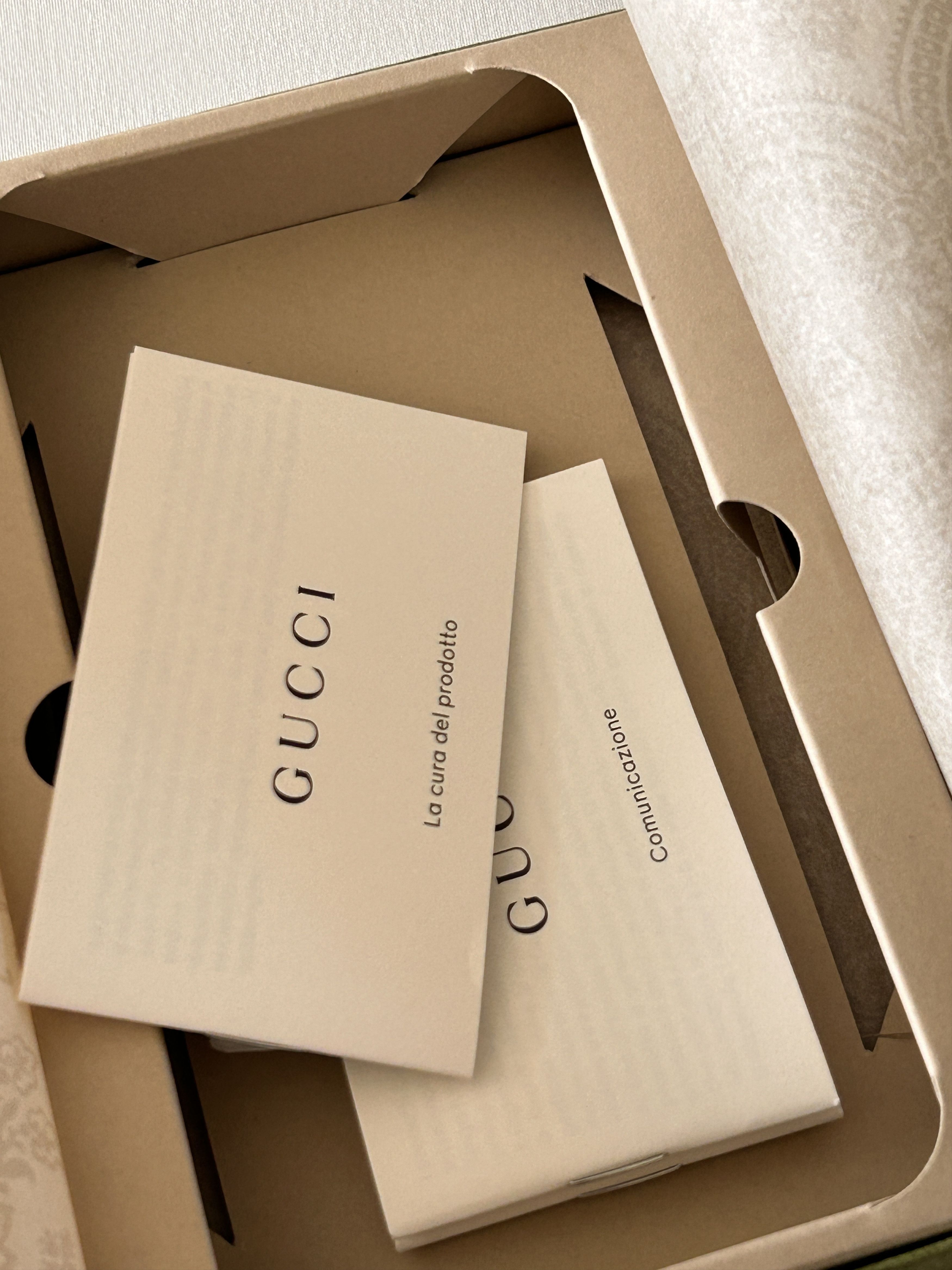 Gucci NWT Gucci GG Supreme PVC iPhone 14 Case Beige 753609 Size ONE SIZE - 7 Thumbnail