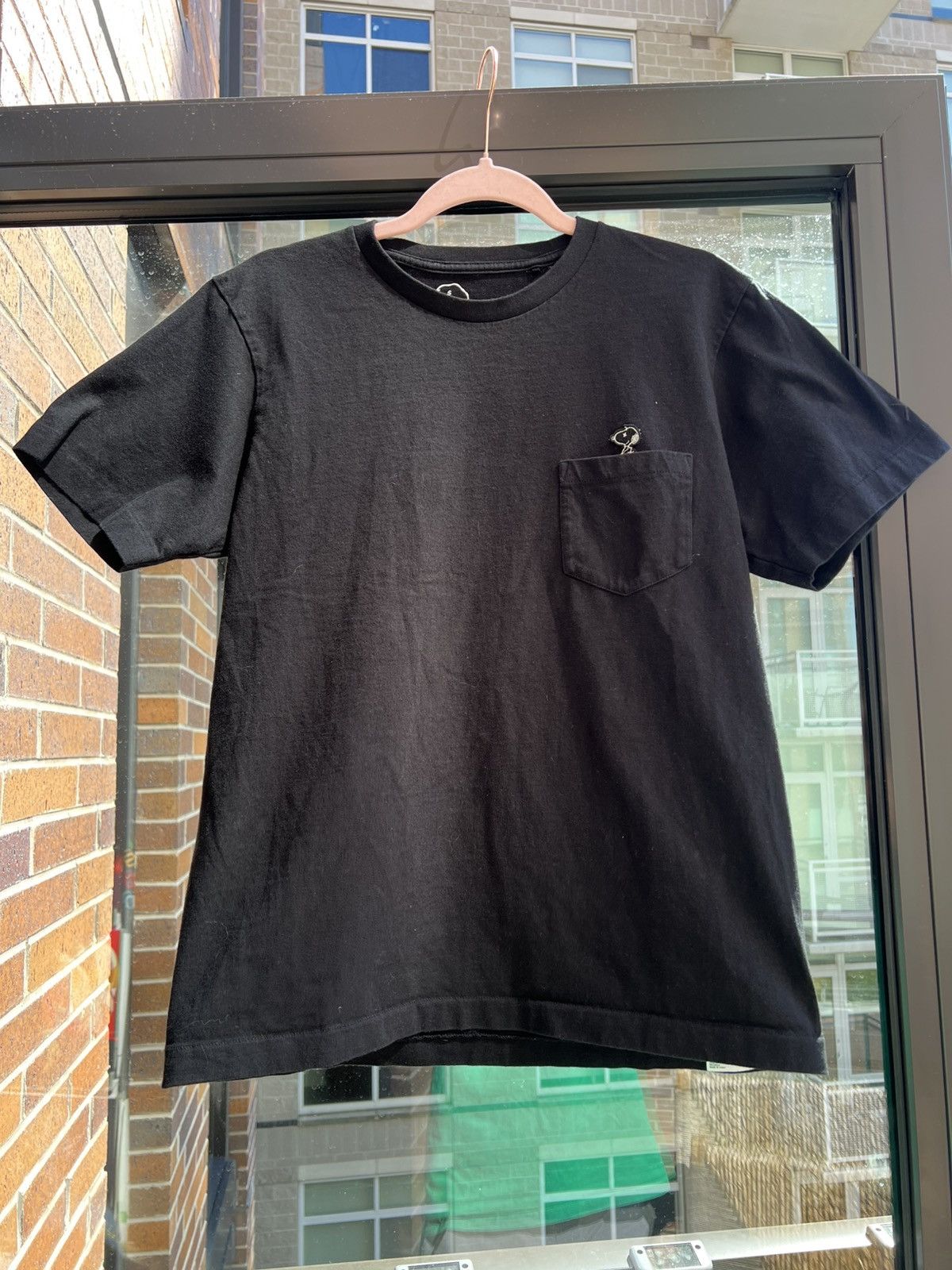 Kaws × Peanuts × Uniqlo Snoopy Pocket Tee Size US S / EU 44-46 / 1 - 1 Thumbnail