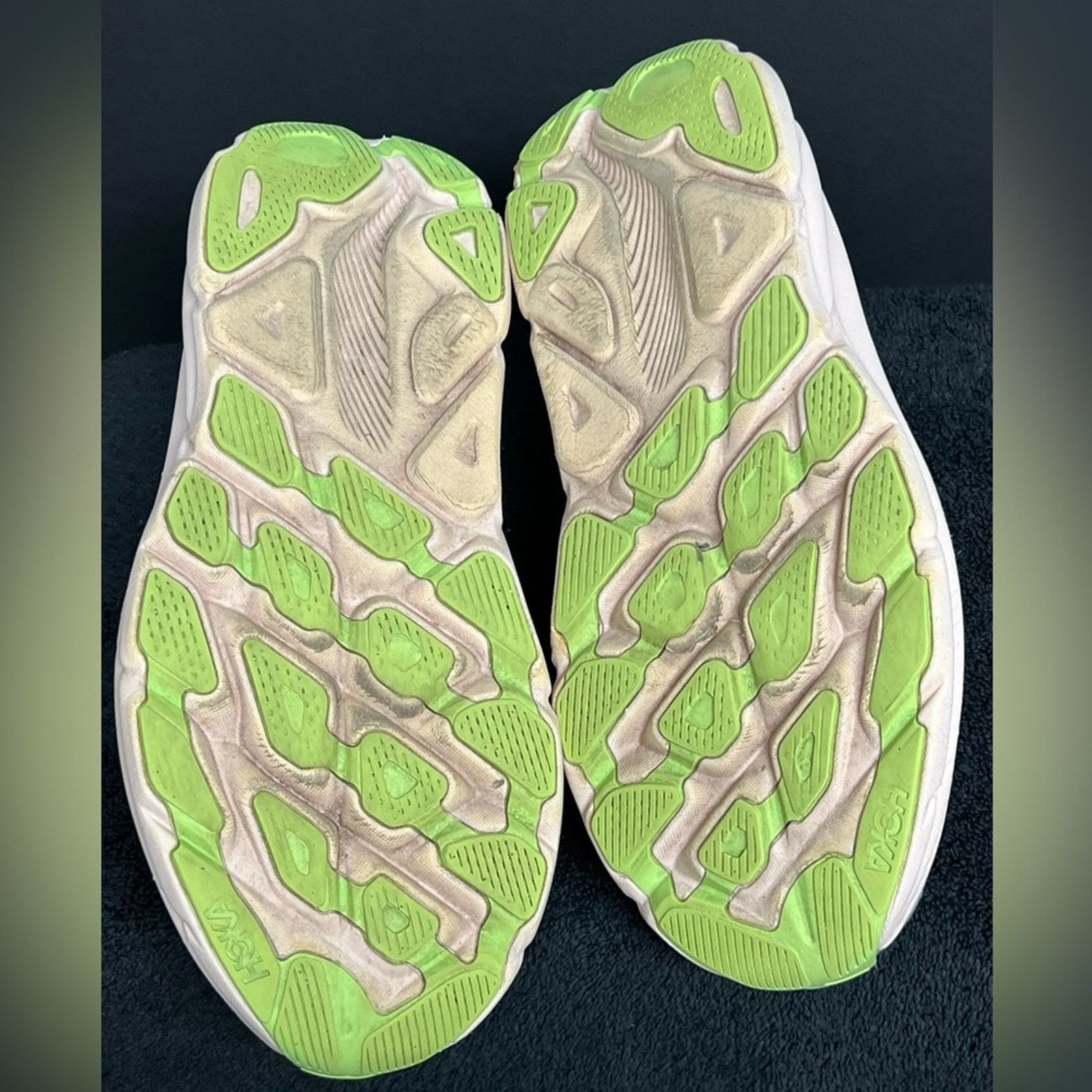 Hoka Hoka Women's Clifton 9 Shoes Vanilla/Astral SIZE 10 D WIDE Size US 10 / IT 40 - 8 Thumbnail
