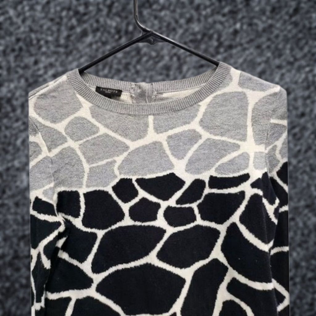 Talbots Talbots Sweater Womens Petite Medium Black Gray Giraffe Print Pullover Crew Neck Size M / US 6-8 / IT 42-44 - 1 Thumbnail