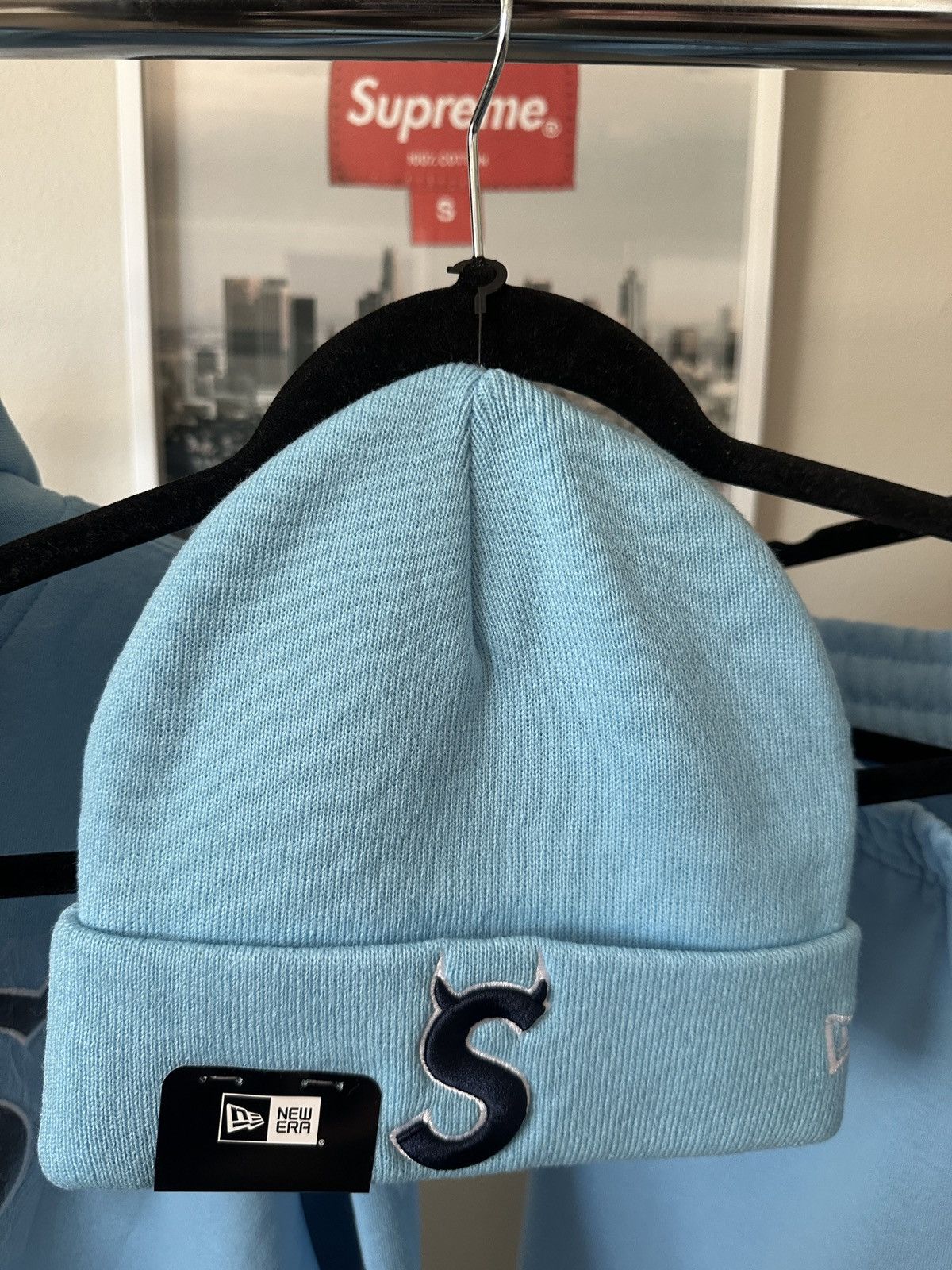 New Era × Supreme New Era® Devil S Logo Beanie Size ONE SIZE - 2 Thumbnail