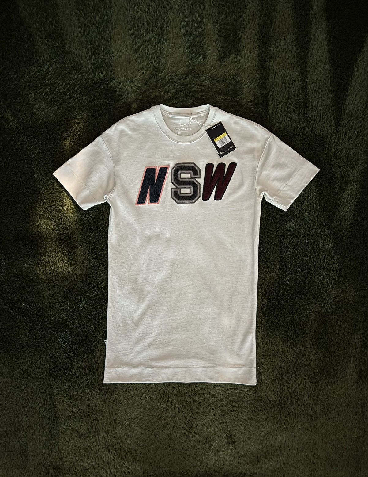 Nike [S] Nike NSW Appliqué Patch Soft Touch T-Shirt Size US S / EU 44-46 / 1 - 1 Thumbnail