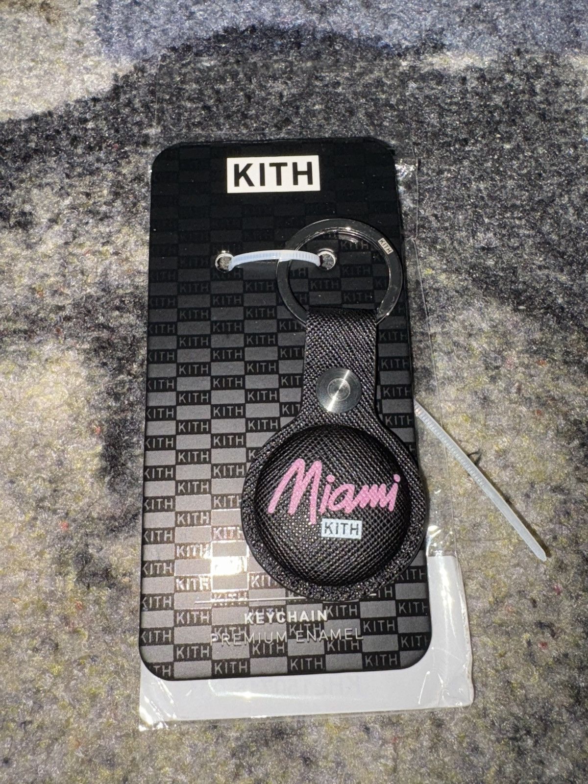 Kith Kith Miami Instore Exclusive Airtag Keychain Size ONE SIZE - 1 Thumbnail