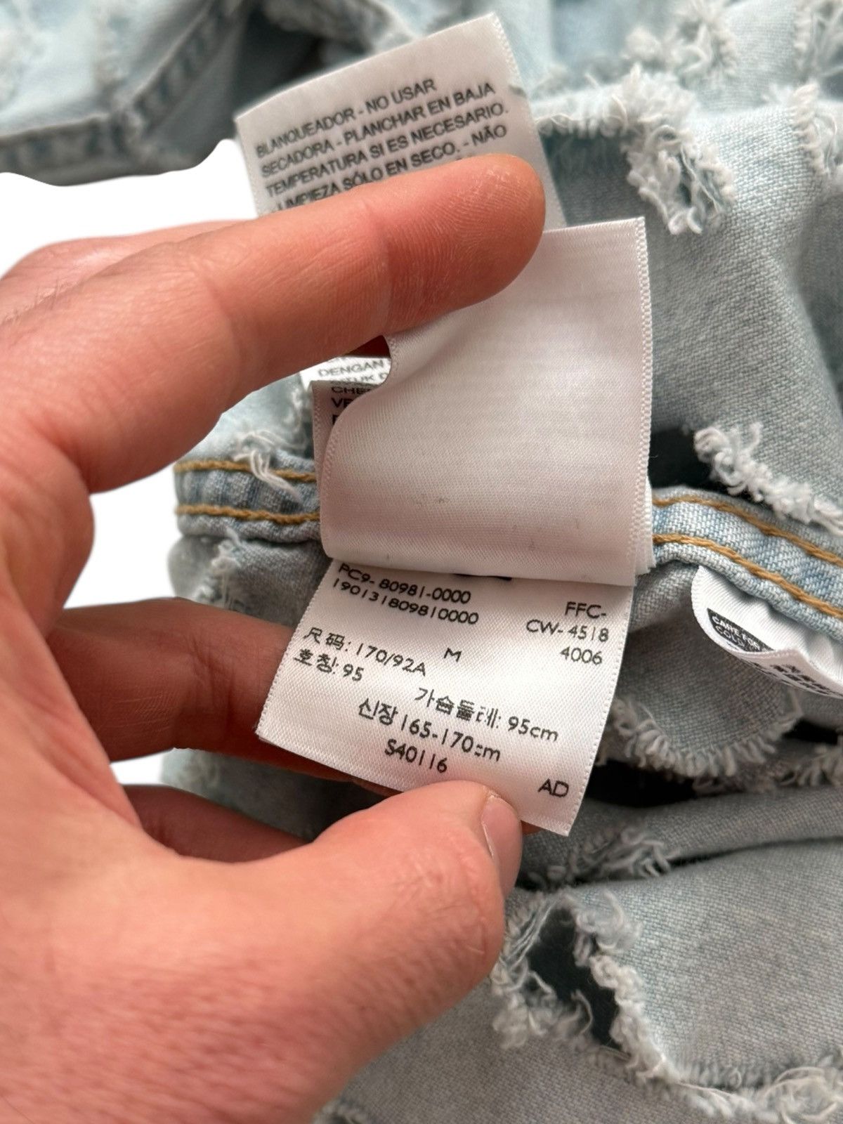Vetements X Levi’s Shred Thrashed Cutout Denim Shirt Size US M / EU 48-50 / 2 - 19 Thumbnail