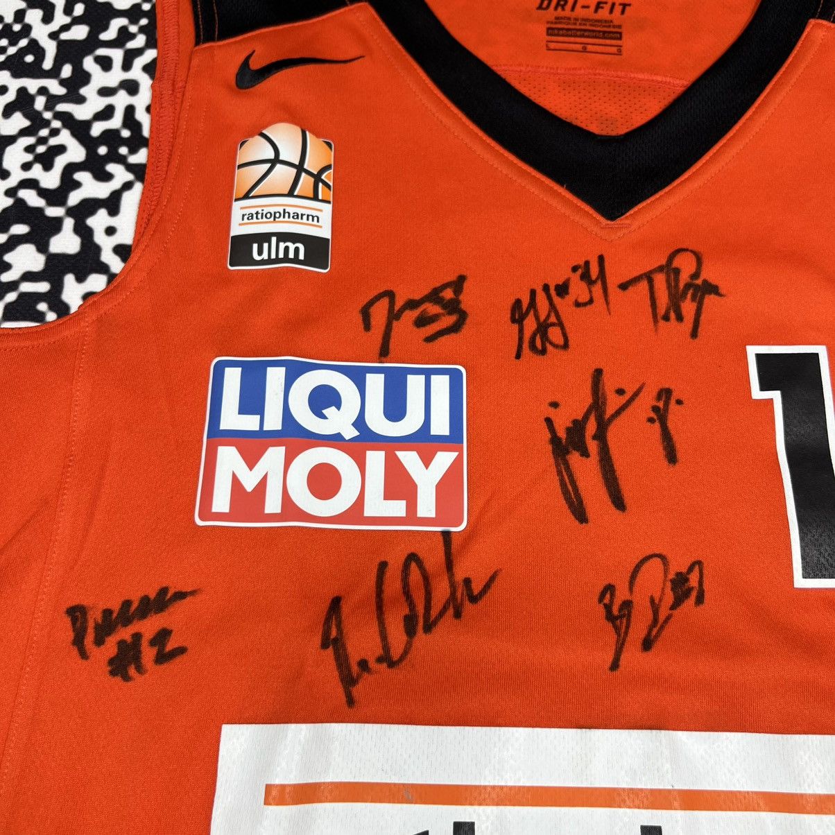 Nike Ratiopharm Ulm Hannah Signed Team Basketball Rare Jersey Size US L / EU 52-54 / 3 - 9 Thumbnail