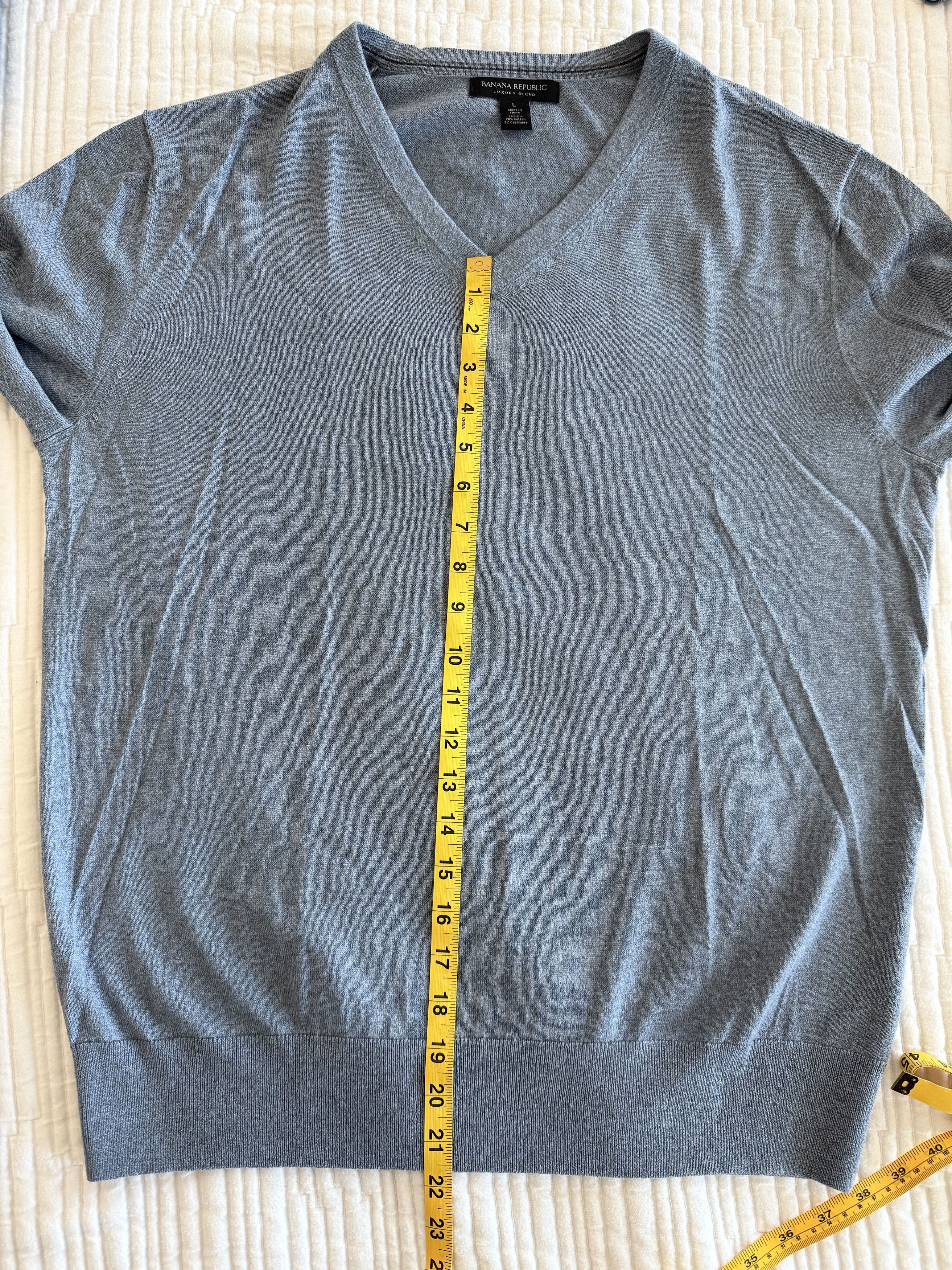 Banana Republic Luxury Blend Silk/Cotton/Cashmere v neck sweater Size US L / EU 52-54 / 3 - 5 Thumbnail