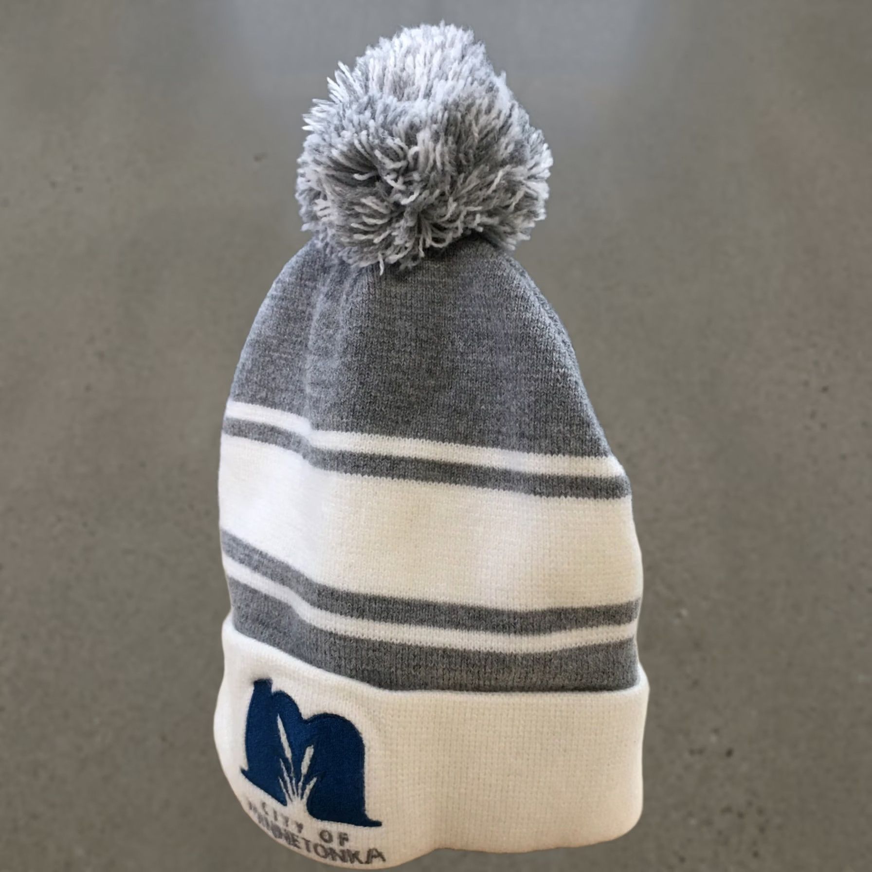 Minnetonka Cap America Beanie Hat Mens One Size Gray White City Of Minnetonka Embroidered Logo Size ONE SIZE - 1 Thumbnail