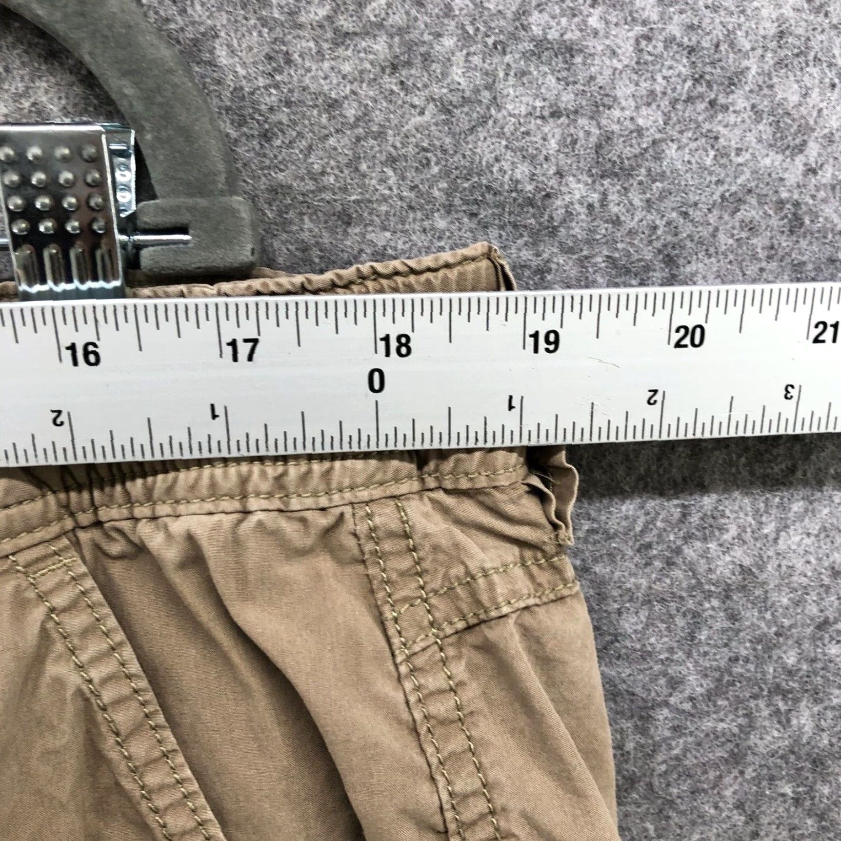 Vintage Columbia Cargo Shorts Mens 40x8 Tan Khaki Lightweight Outdoors Hiking Utility Shorts Size US 40 / EU 56 - 5 Thumbnail