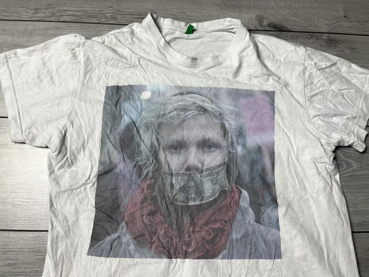 Benetton United colors of Benetton Tshirt UNHATE size Small Size US S / EU 44-46 / 1 - 3 Thumbnail