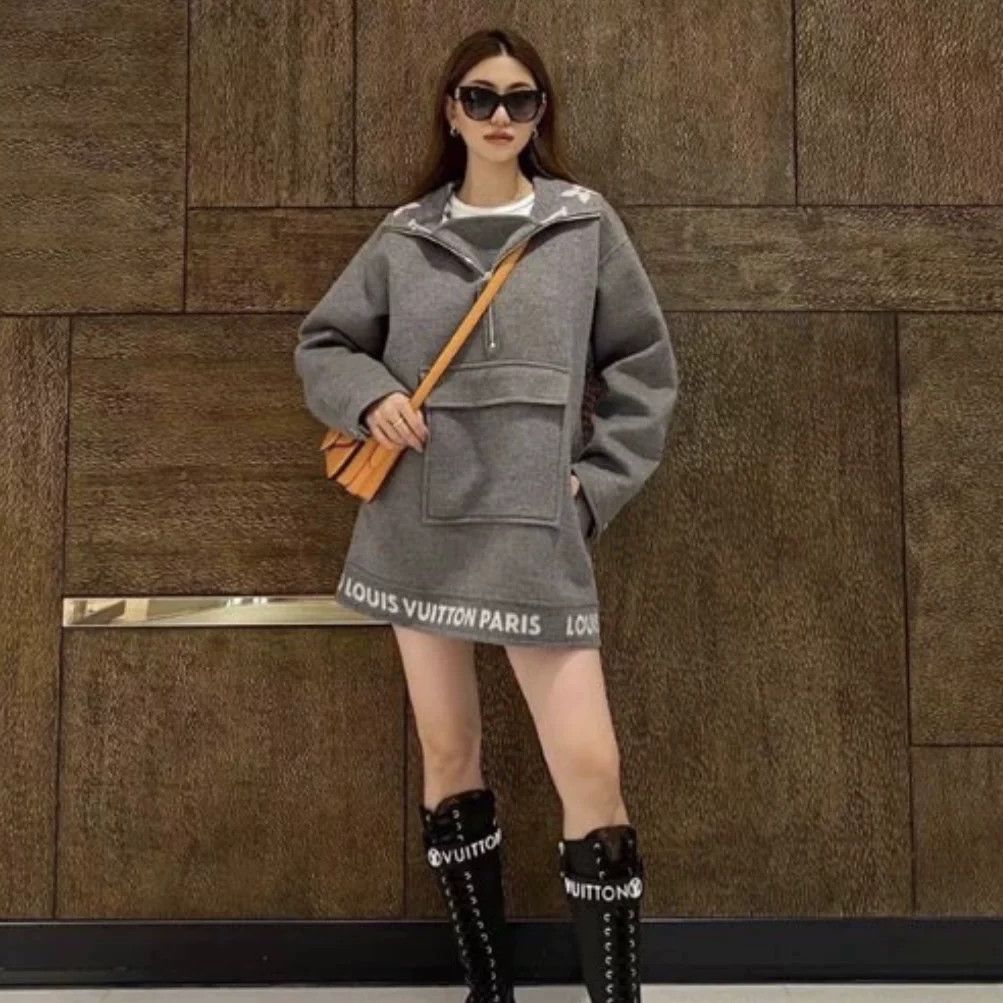 Louis Vuitton Louis Vuitton Hem Logo Half-Zip Hoodie Size XXS / US 00 / IT 34 - 1 Thumbnail