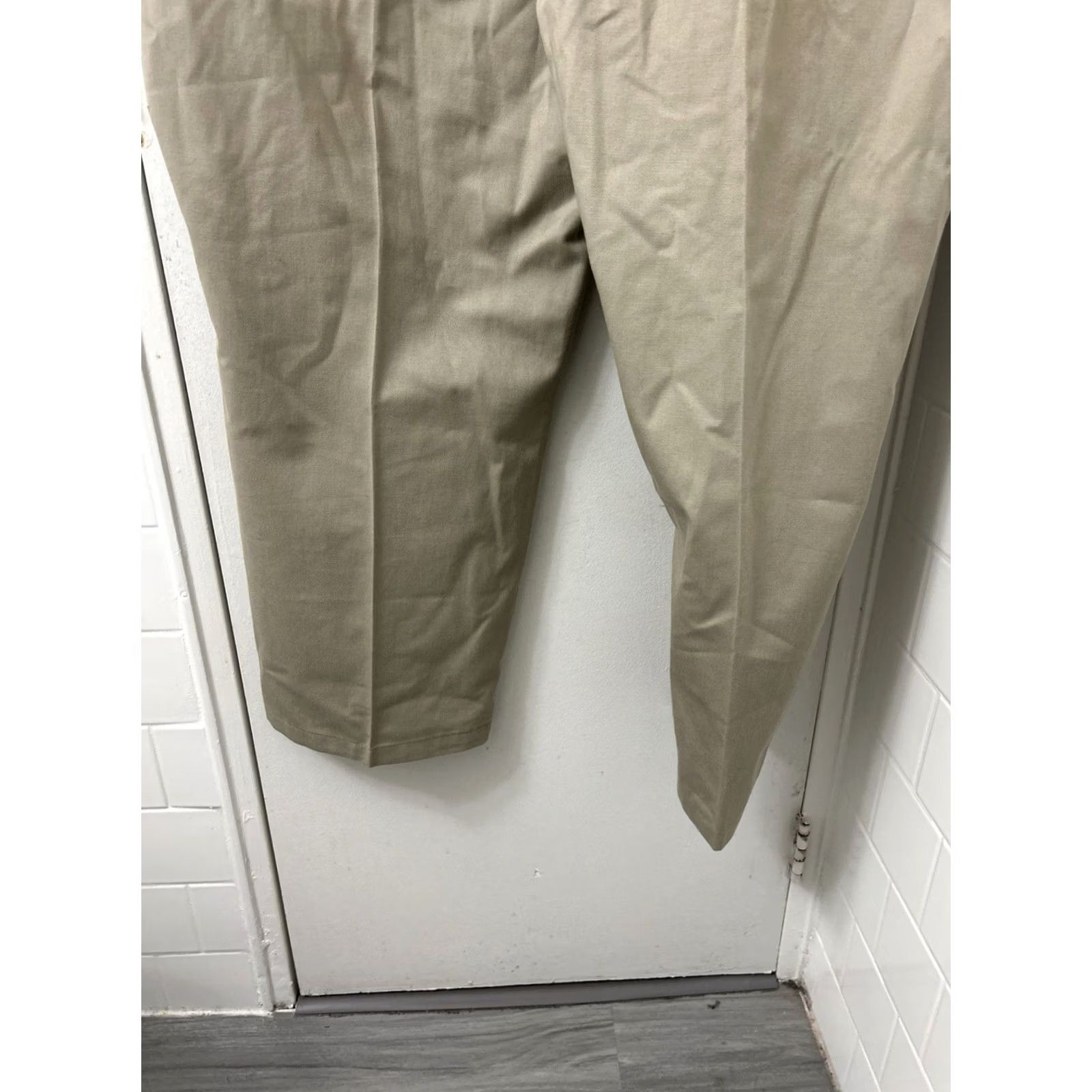 Haggar Haggar Black Label Pants Mens 52x30 Khaki Classic Fit Workwear Casual Flat Front Zipper Button Pockets Comfort Equipped Size US 36 / EU 52 - 3 Thumbnail