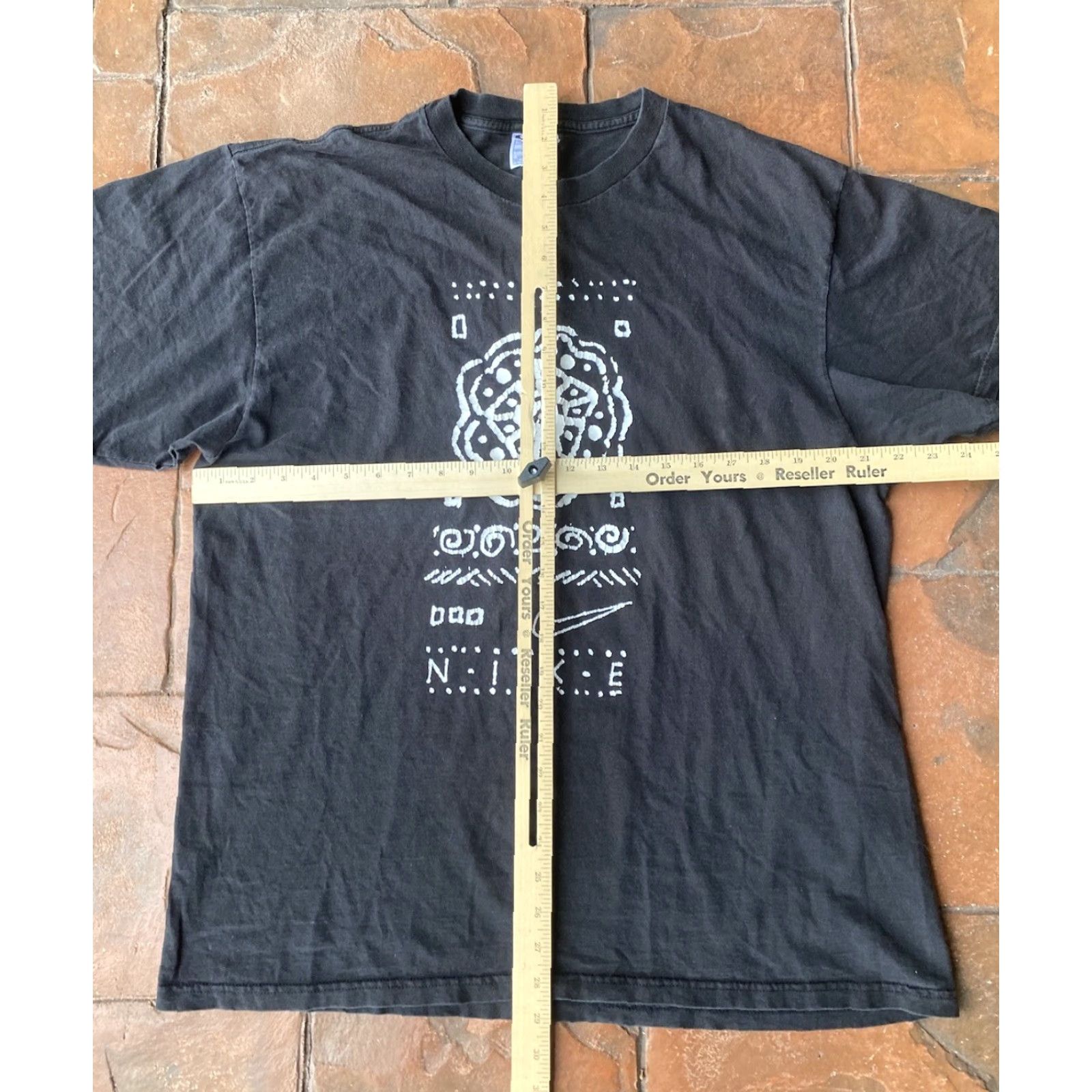 Nike VINTAGE Nike Swoosh Graphic T-Shirt Large Black USA 90s Mens Shirt Size US L / EU 52-54 / 3 - 6 Thumbnail