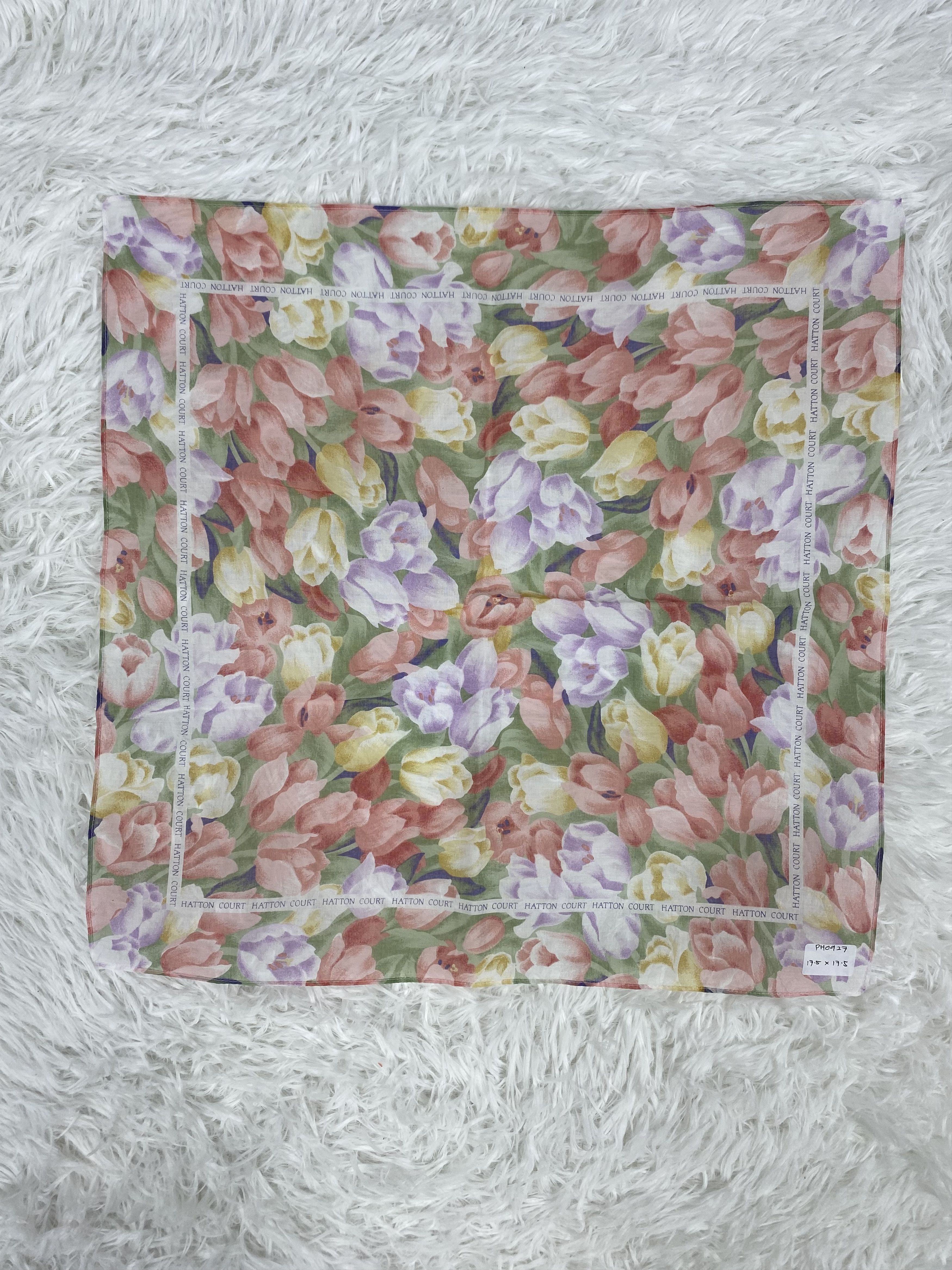 Designer × Vintage Vintage Hatton Court Handkerchief Neckerchief PH0927 Size ONE SIZE - 3 Thumbnail