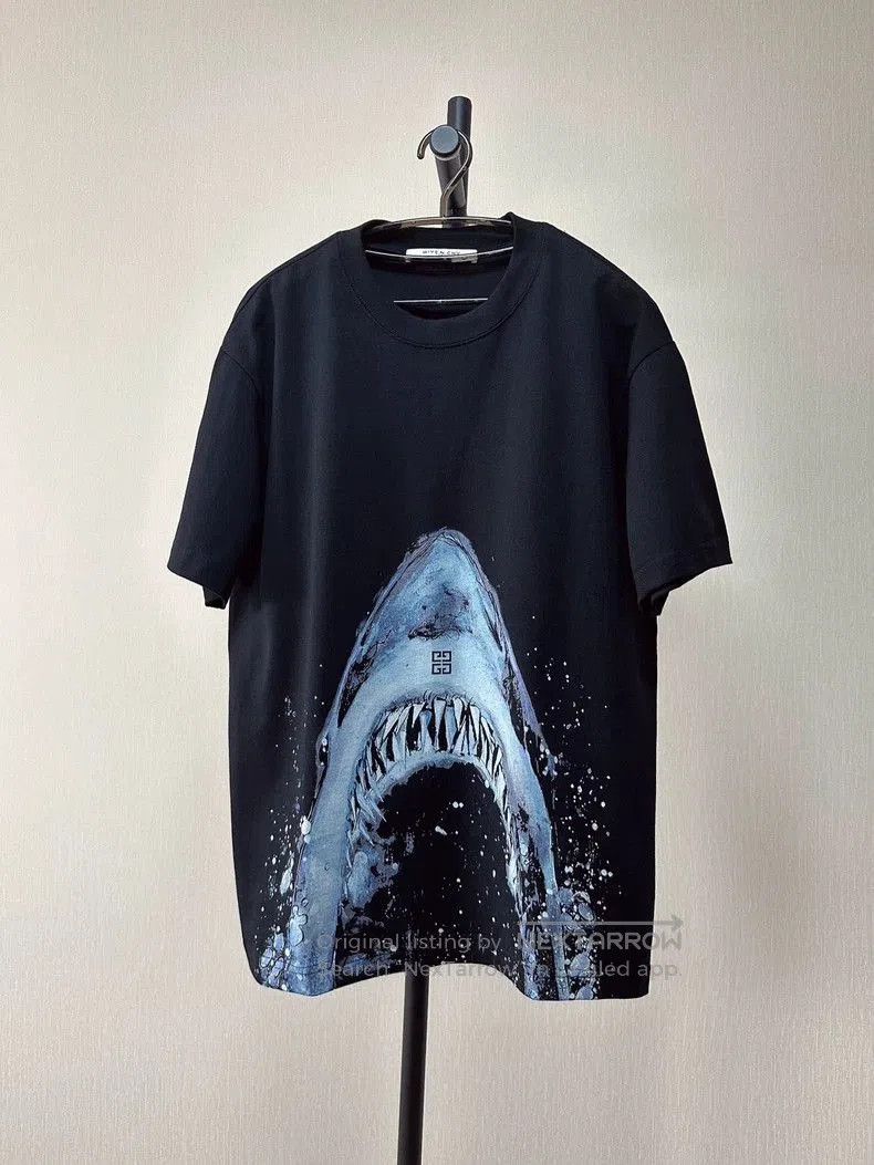 Givenchy Givenchy Black Shark Graphic Short Sleeve T. Size US L / EU 52-54 / 3 - 1 Thumbnail