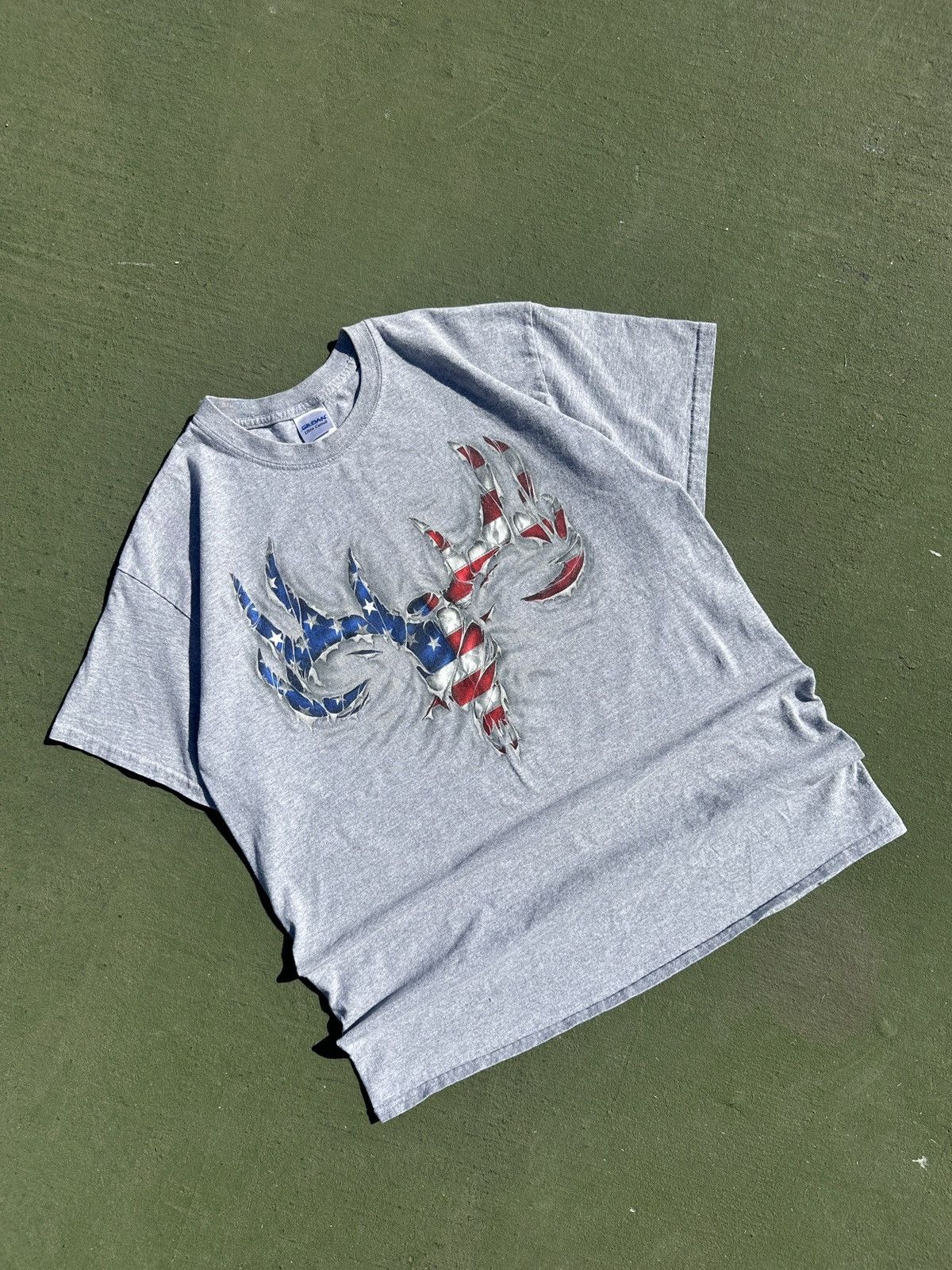 Gildan Heavyweight Graphic Tee Size US L / EU 52-54 / 3 - 1 Thumbnail