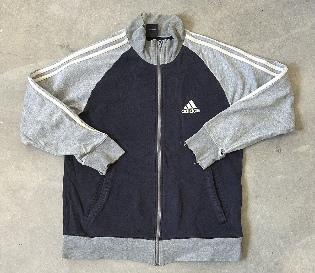 Adidas VIBTAGE ADIDAS DISTTESSED SWEATER Size US M / EU 48-50 / 2 - 1 Thumbnail