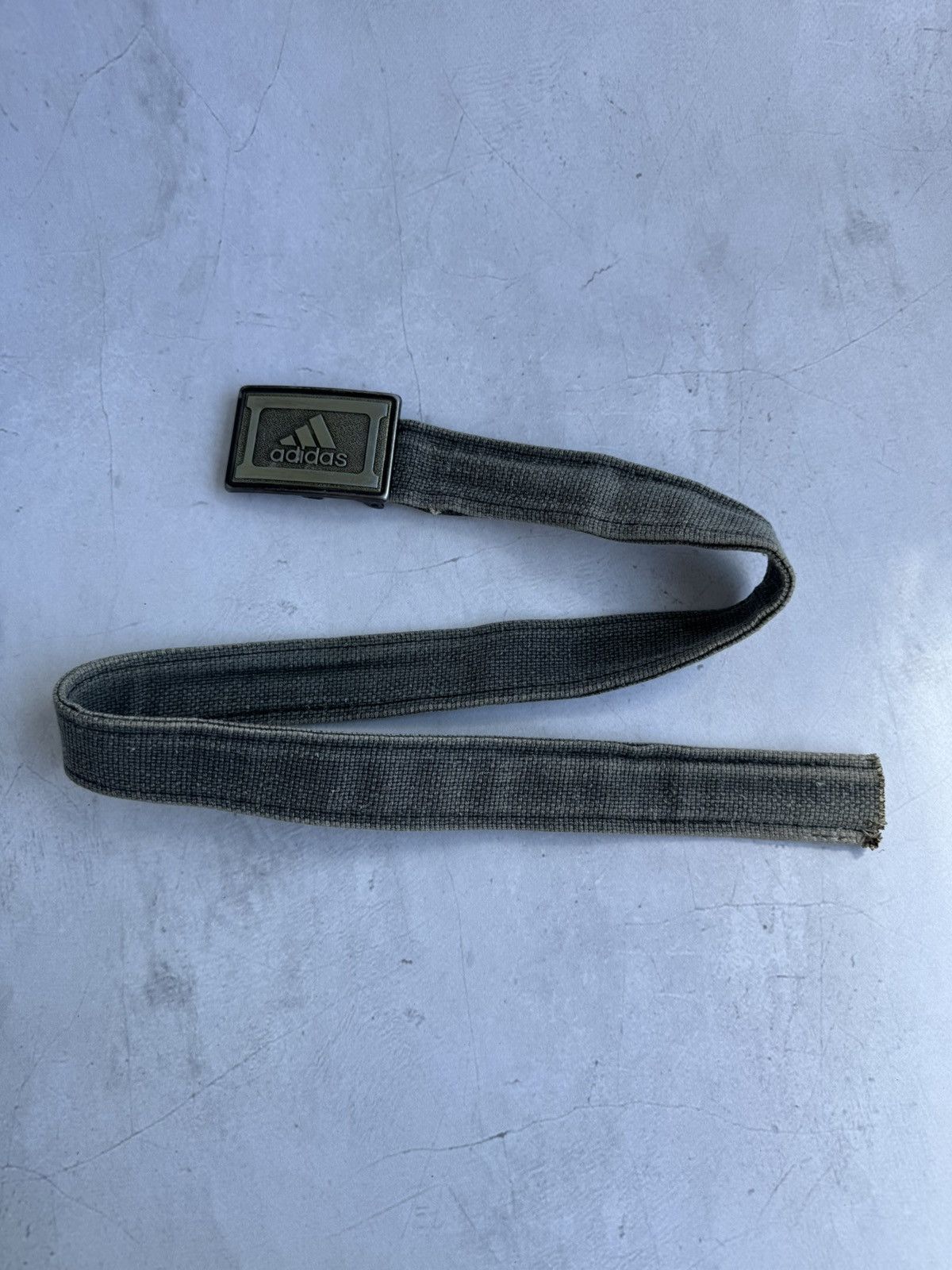 Adidas Adidas Belt Vintage Size ONE SIZE - 1 Thumbnail