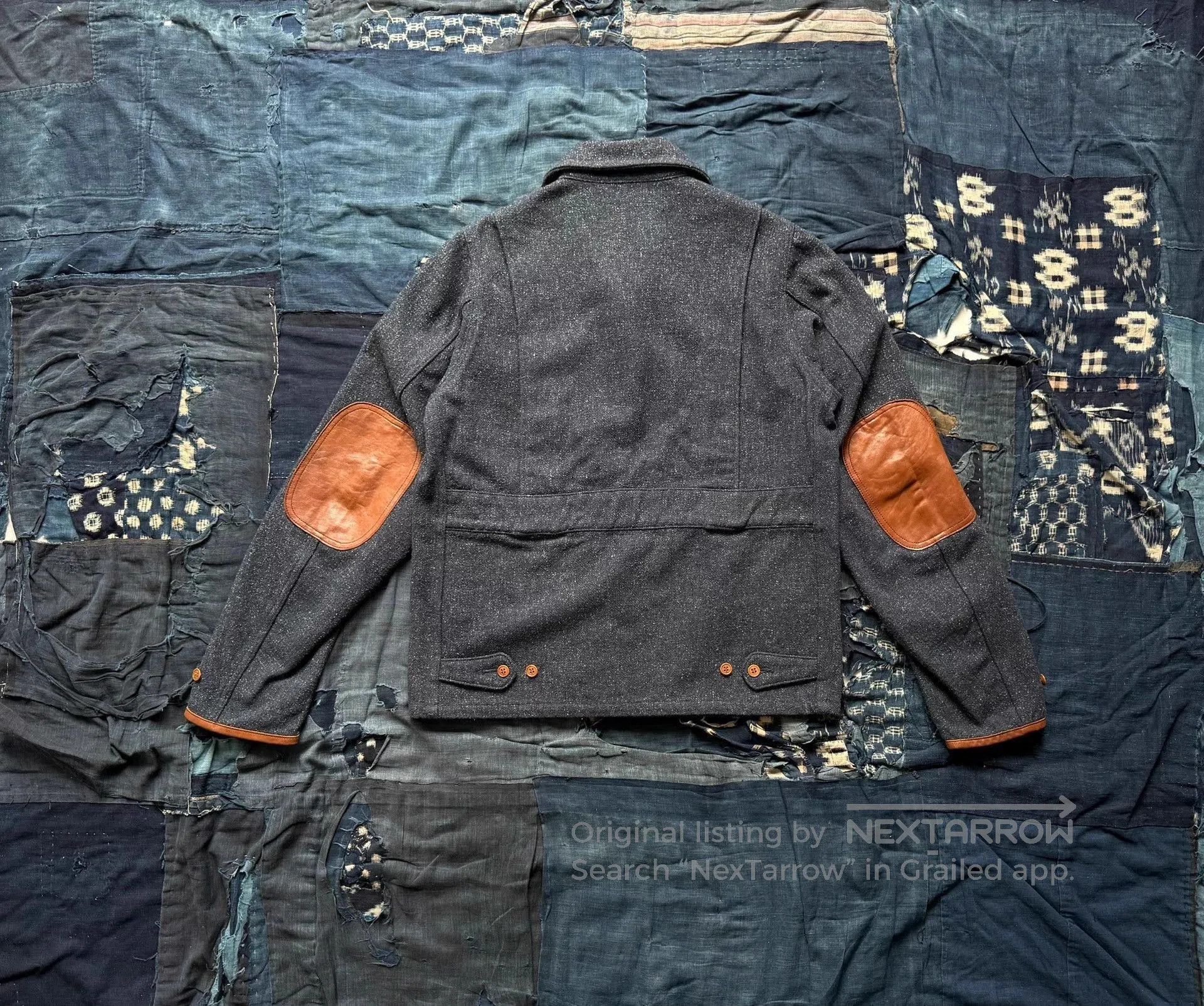 Gray Collared Zip-Up Jacket with Leather Trim - Size L.