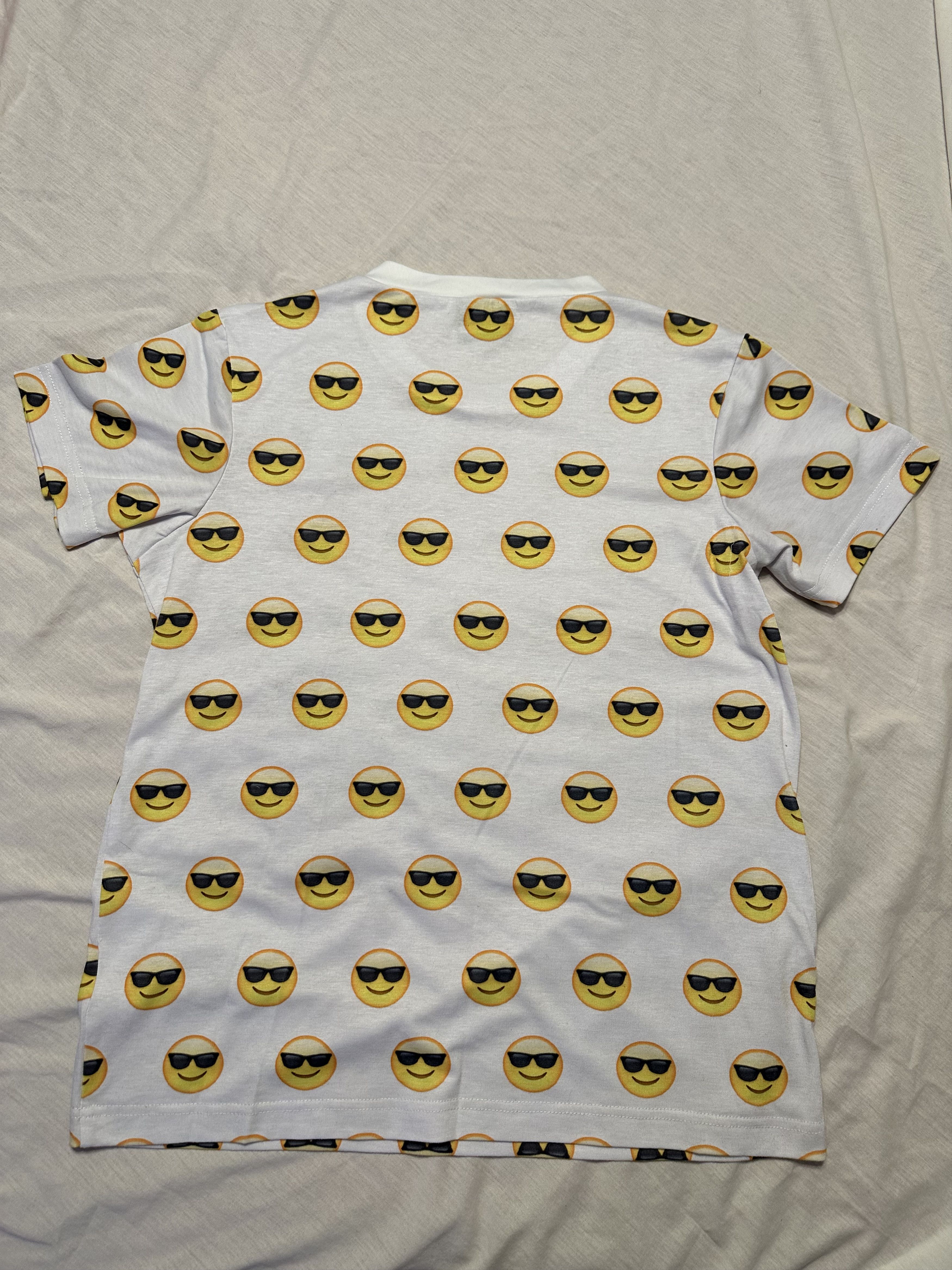 Cool Shirtz Very Cool Shirtz Emoji Tee Rare T Shirt Size XS Size US XS / EU 42 / 0 - 3 Thumbnail