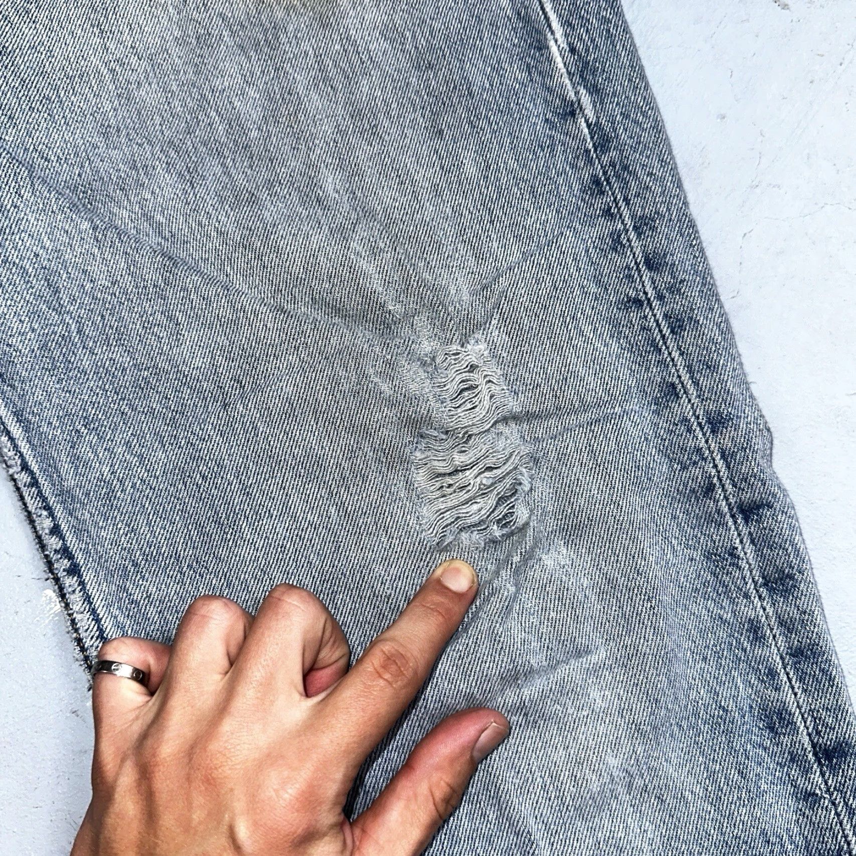Levi's VINTAGE Levi's 501 Jeans Straight 90s 34x34 Light Blue Denim Men 34 Regular Master(Note: This line seems off). Size US 34 / EU 50 - 4 Thumbnail