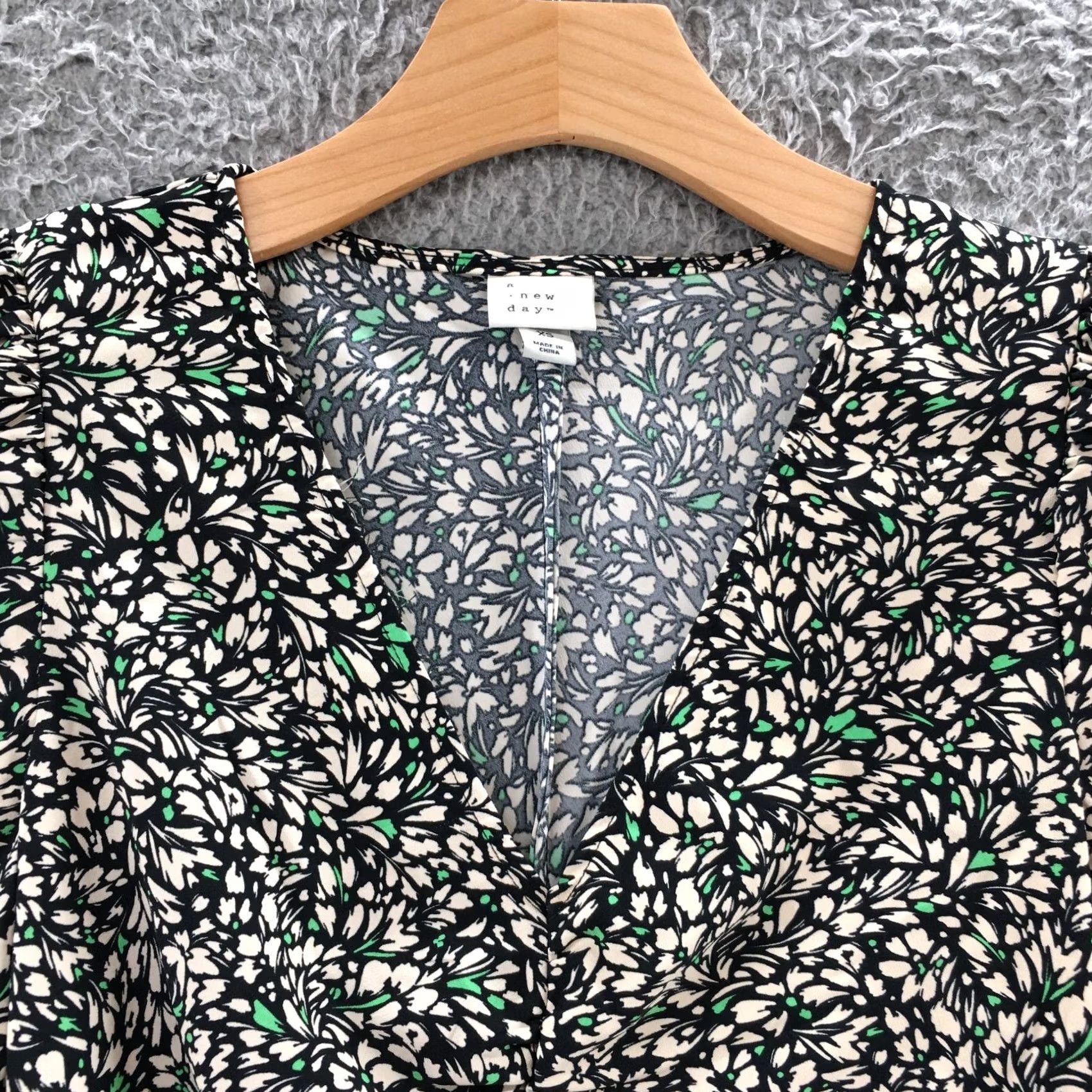 Vintage A New Day Midi Dress Womens XS Beige Floral Vneck Puff Sleeves Pull On Casual Dress Size XS / US 0-2 / IT 36-38 - 4 Thumbnail