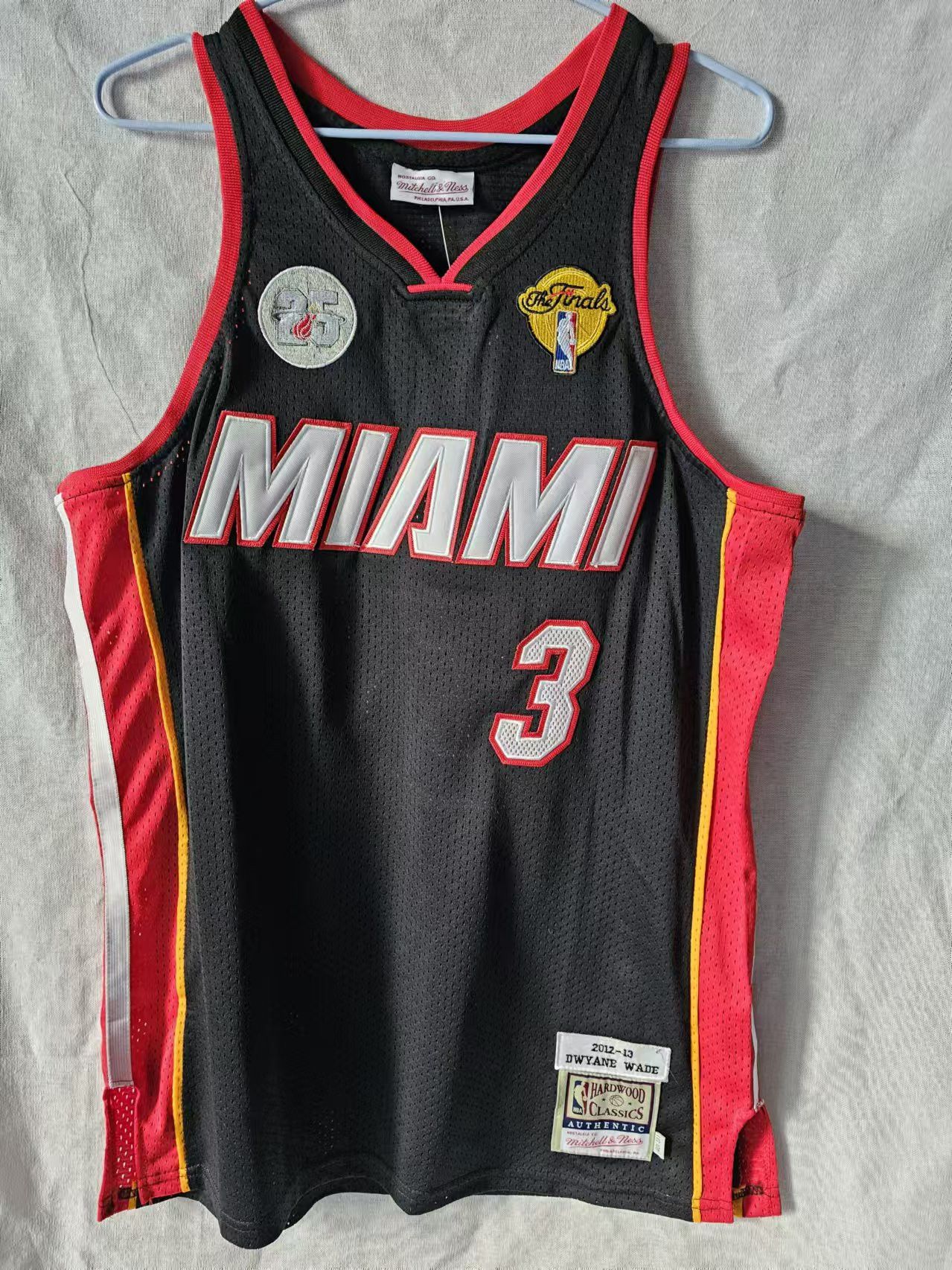 NBA Miami Heat #3 Dwyane Wade Jersey L Size US L / EU 52-54 / 3 - 1 Thumbnail
