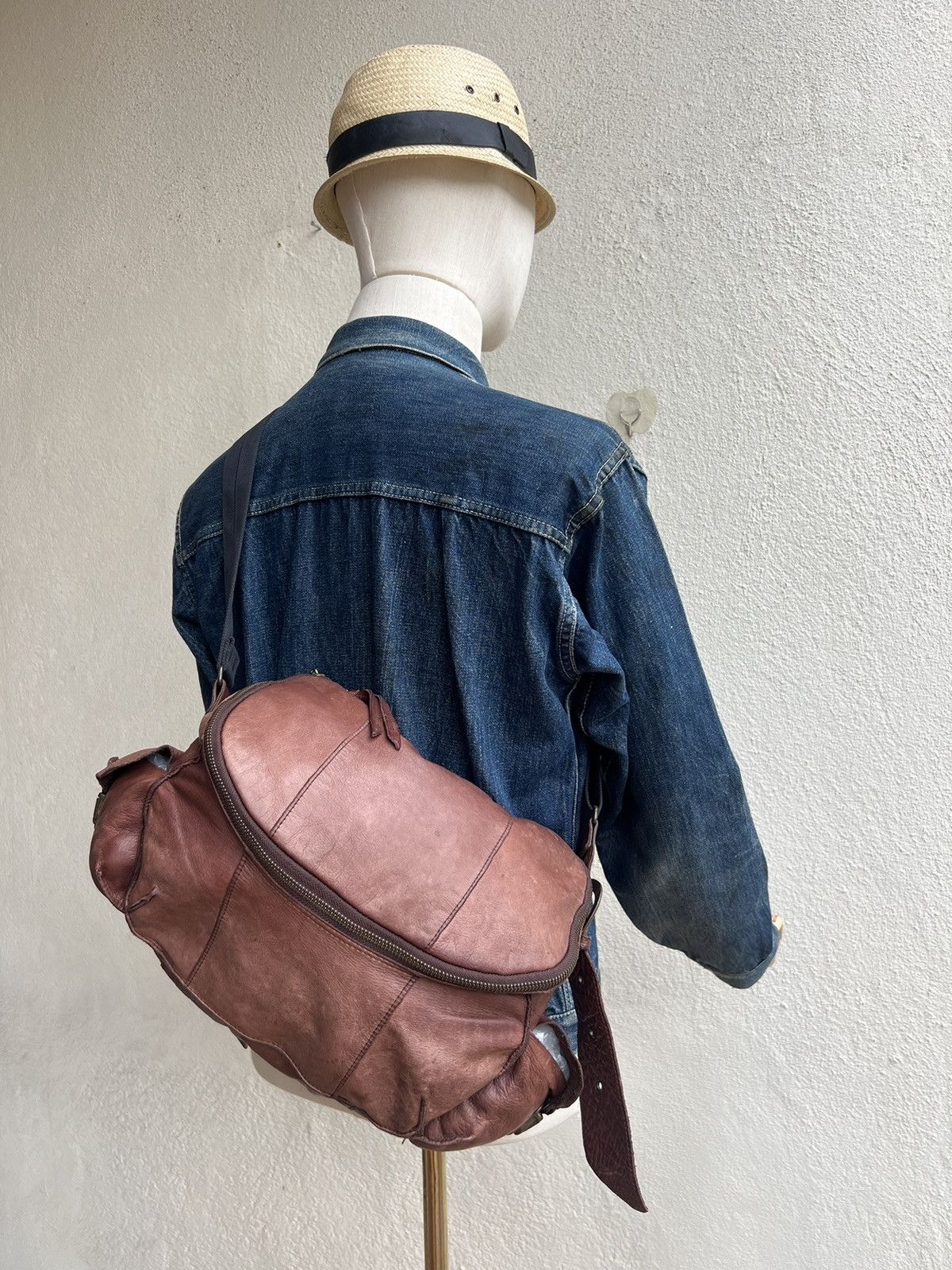 Leather Vintage Papillonner Japan Fade Patina Leather Messenger Bag Size ONE SIZE - 4 Thumbnail