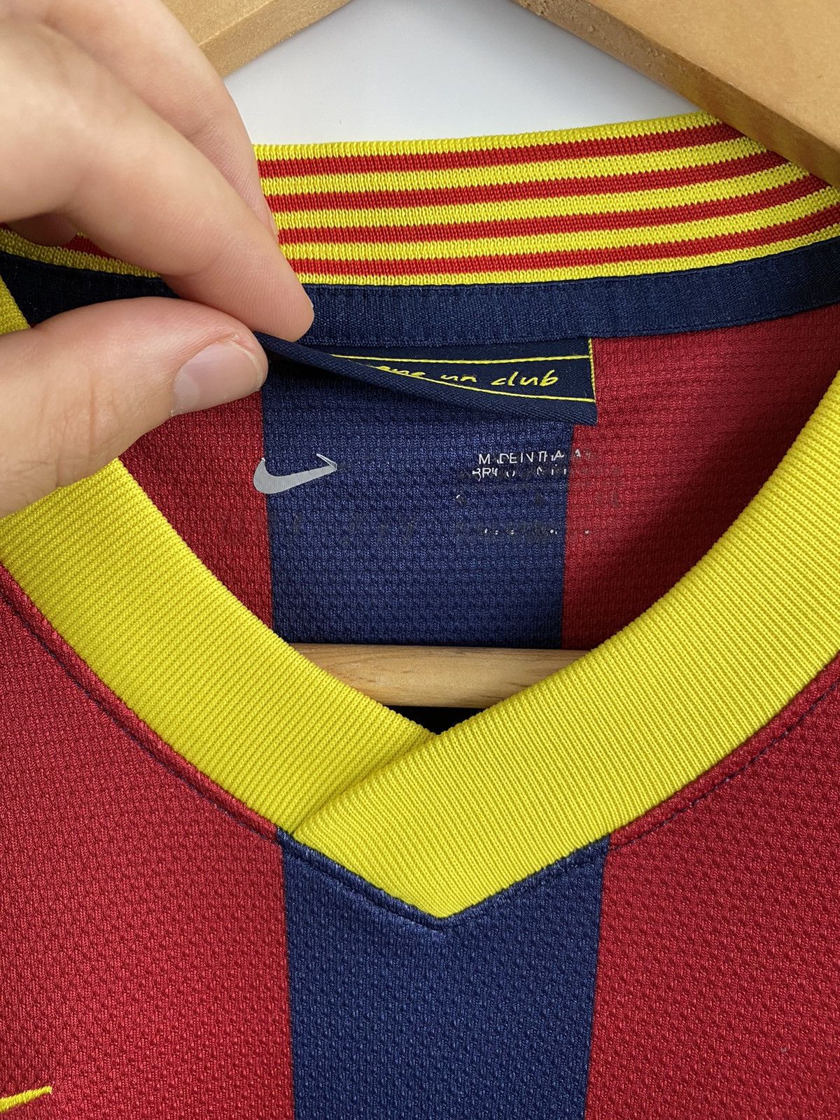 Nike 🇪🇸 F. C. Barcelona 2013 Nike Soccer Jersey T-Shirt Rare Retro Size US S / EU 44-46 / 1 - 8 Thumbnail