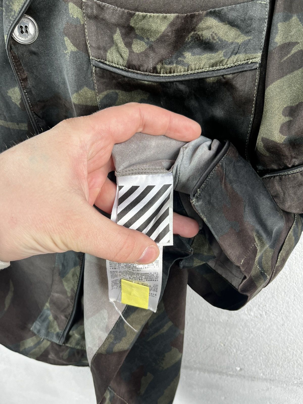 Off-White Of White camo shirt Size US S / EU 44-46 / 1 - 16 Thumbnail